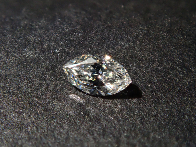 ダイヤモンド 0.071ctルース（VSクラス相当,マーキースカット）