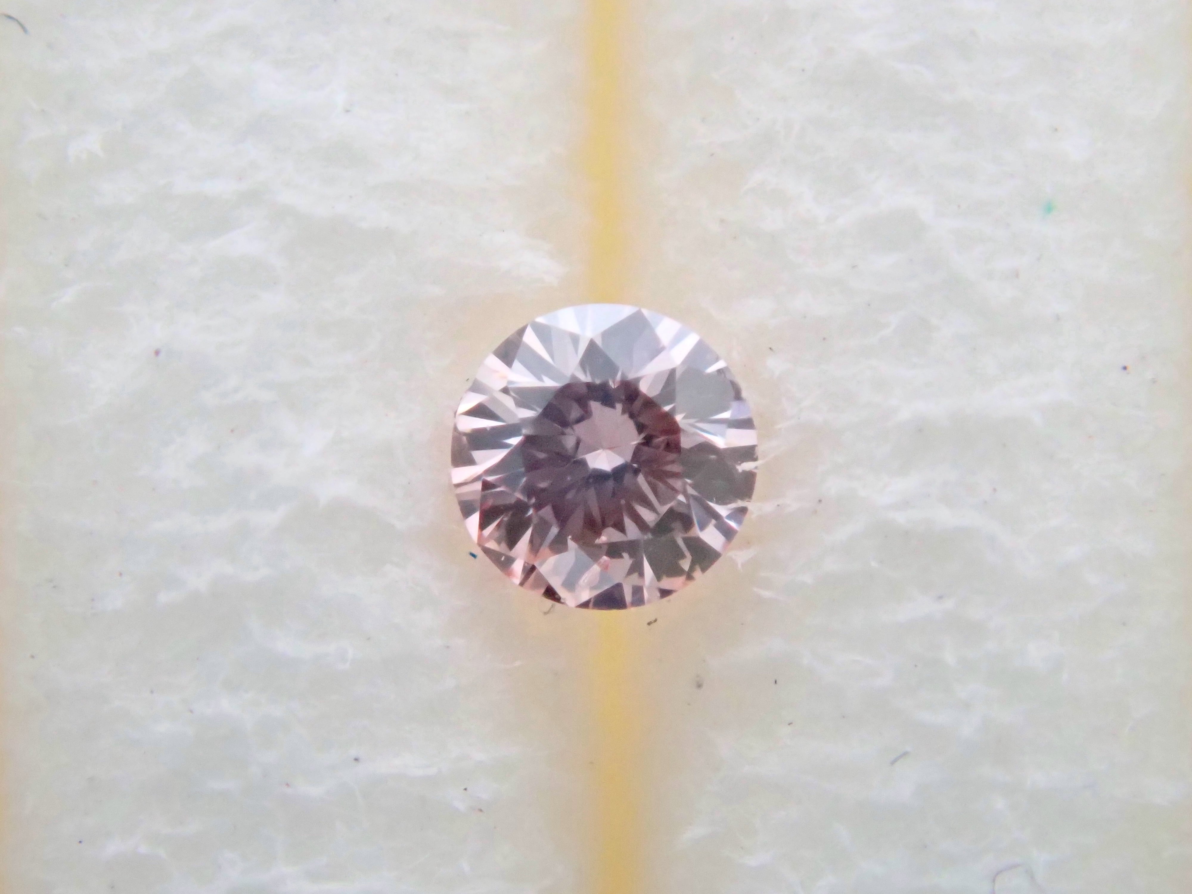 ファンシーライトオレンジピンクダイヤモンド 2.0mm/0.032ctルース(FANCY LIGHT ORANGY PINK, SI-1)