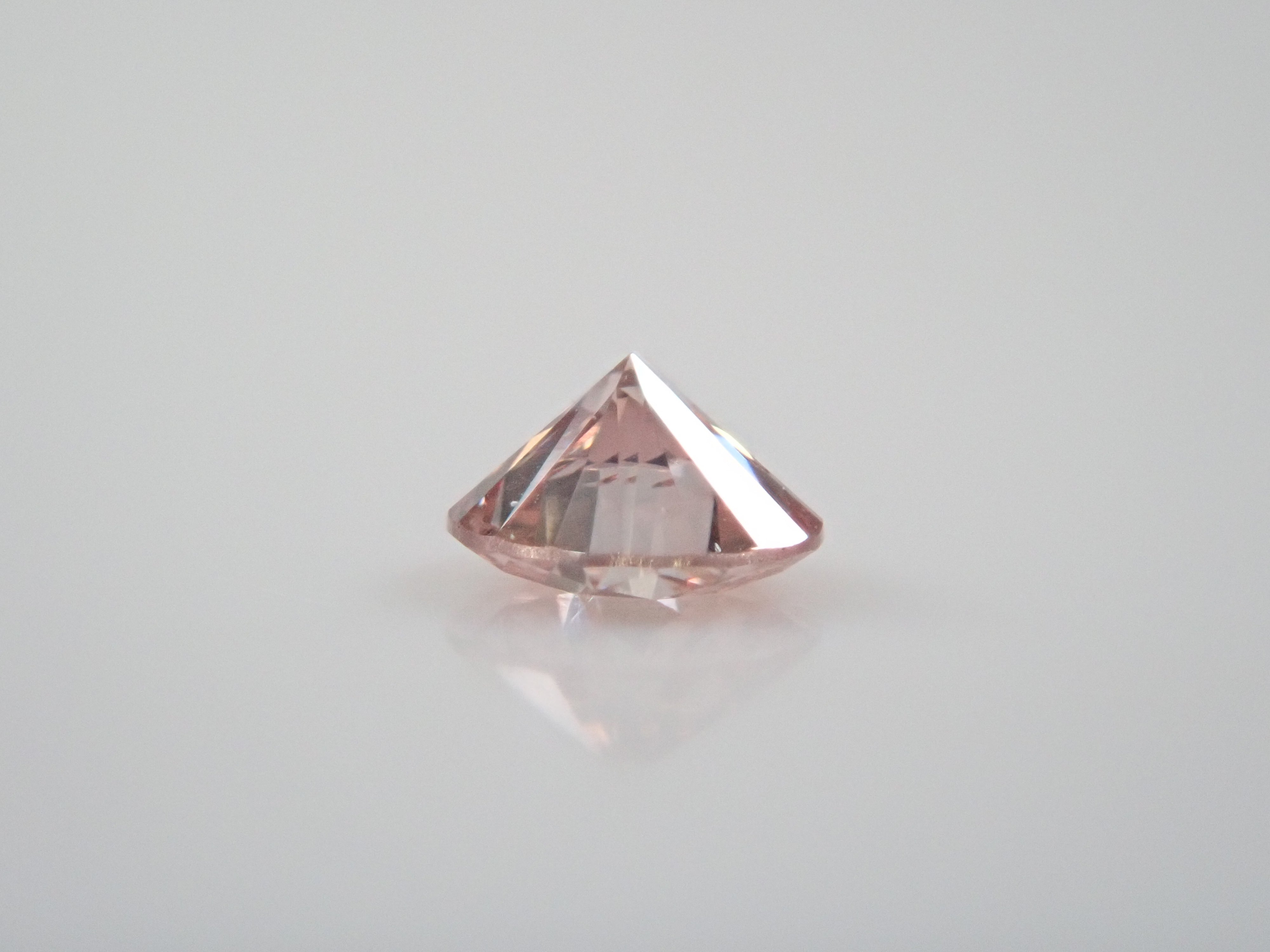 ファンシーライトオレンジピンクダイヤモンド 2.0mm/0.032ctルース(FANCY LIGHT ORANGY PINK, SI-1)