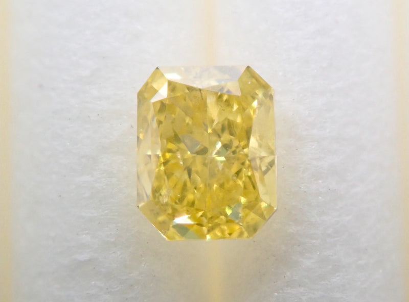 明るく楽しい気持ちになりたいFANCY VIVID YELLOW 0.135ct RD/RT2576/CGL