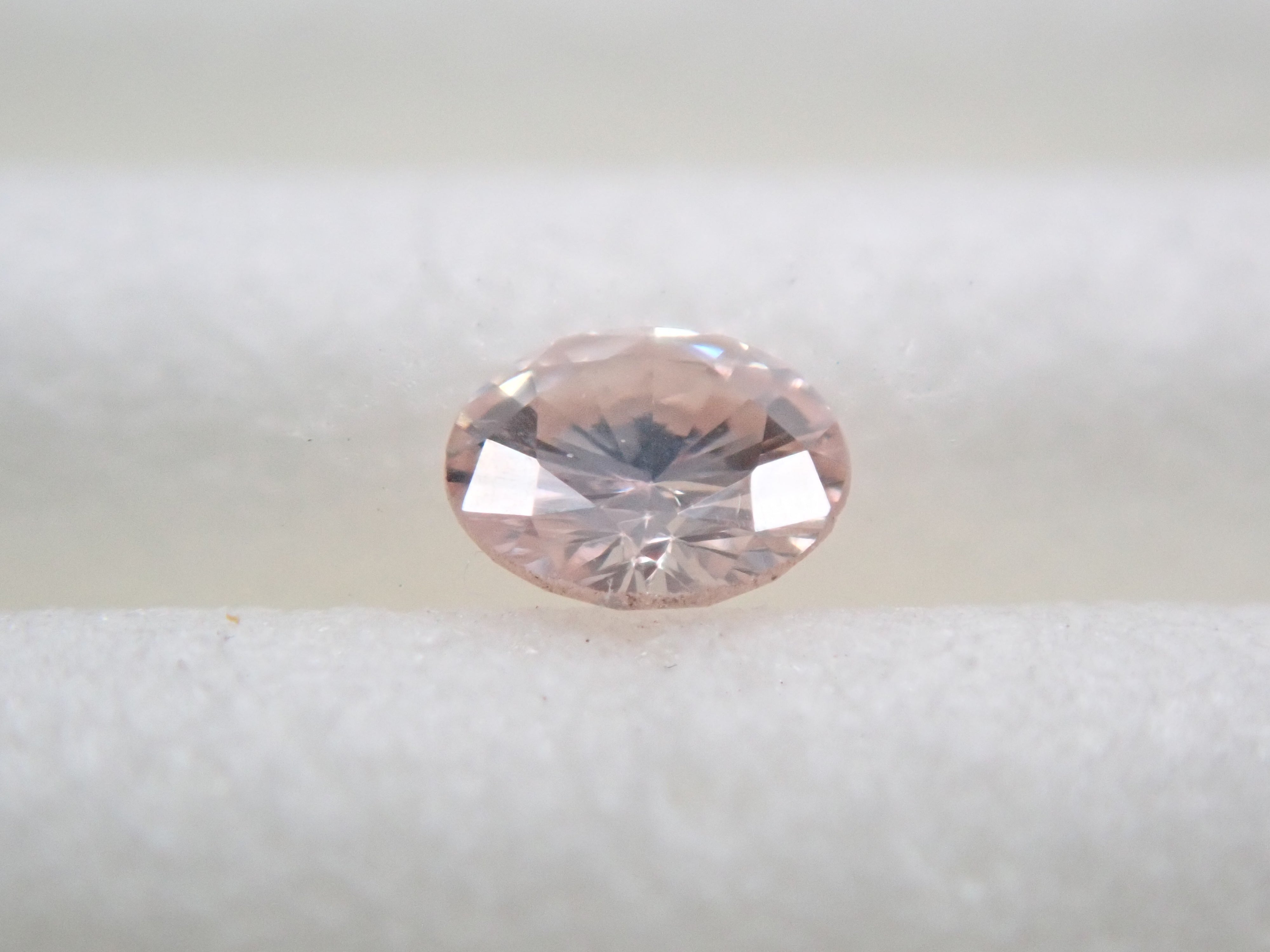 ピンクダイヤモンド 2.4mm/0.061ctルース(FAINT PINK, SI-2)