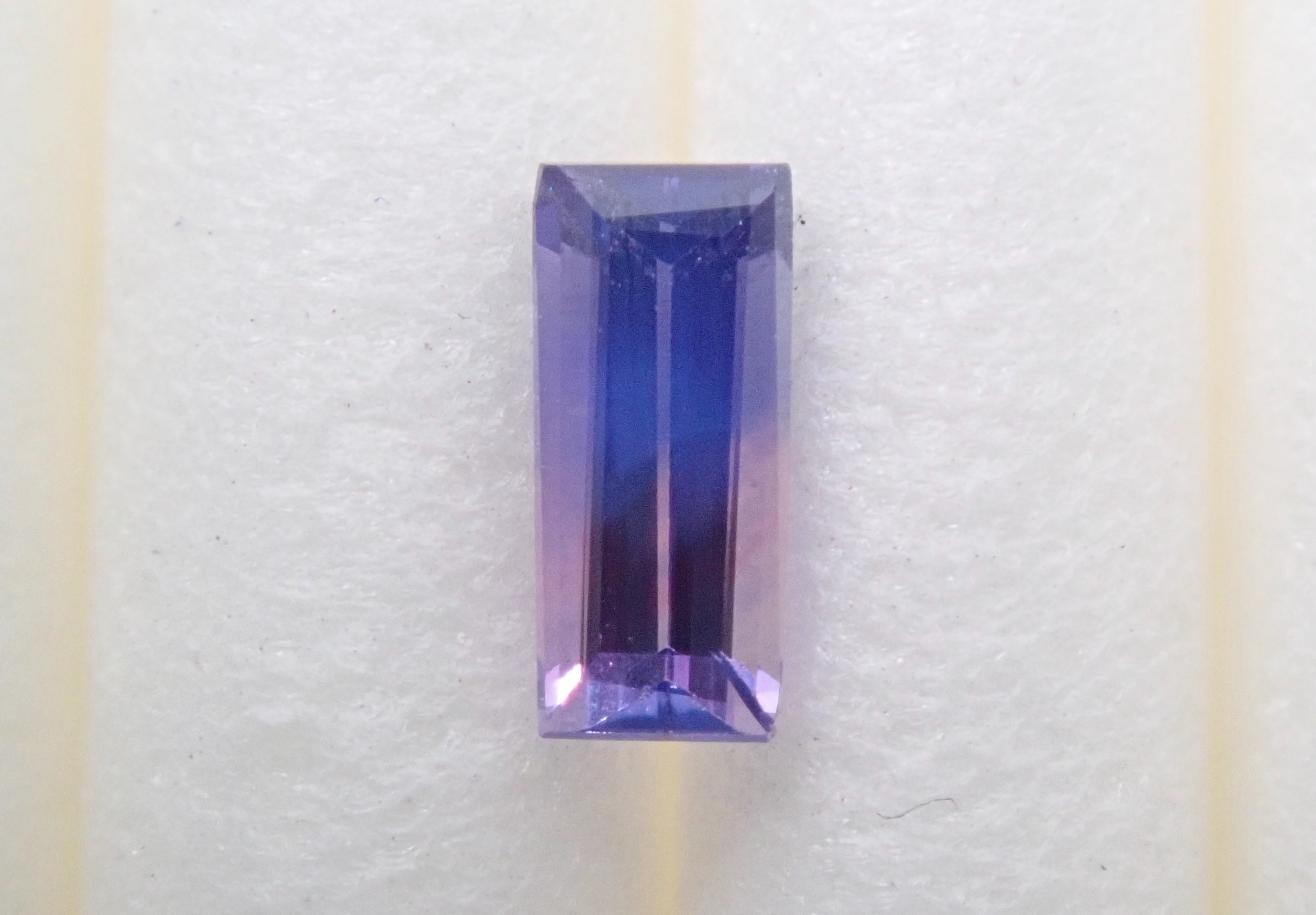 Bicolor sapphire 0.159ct loose