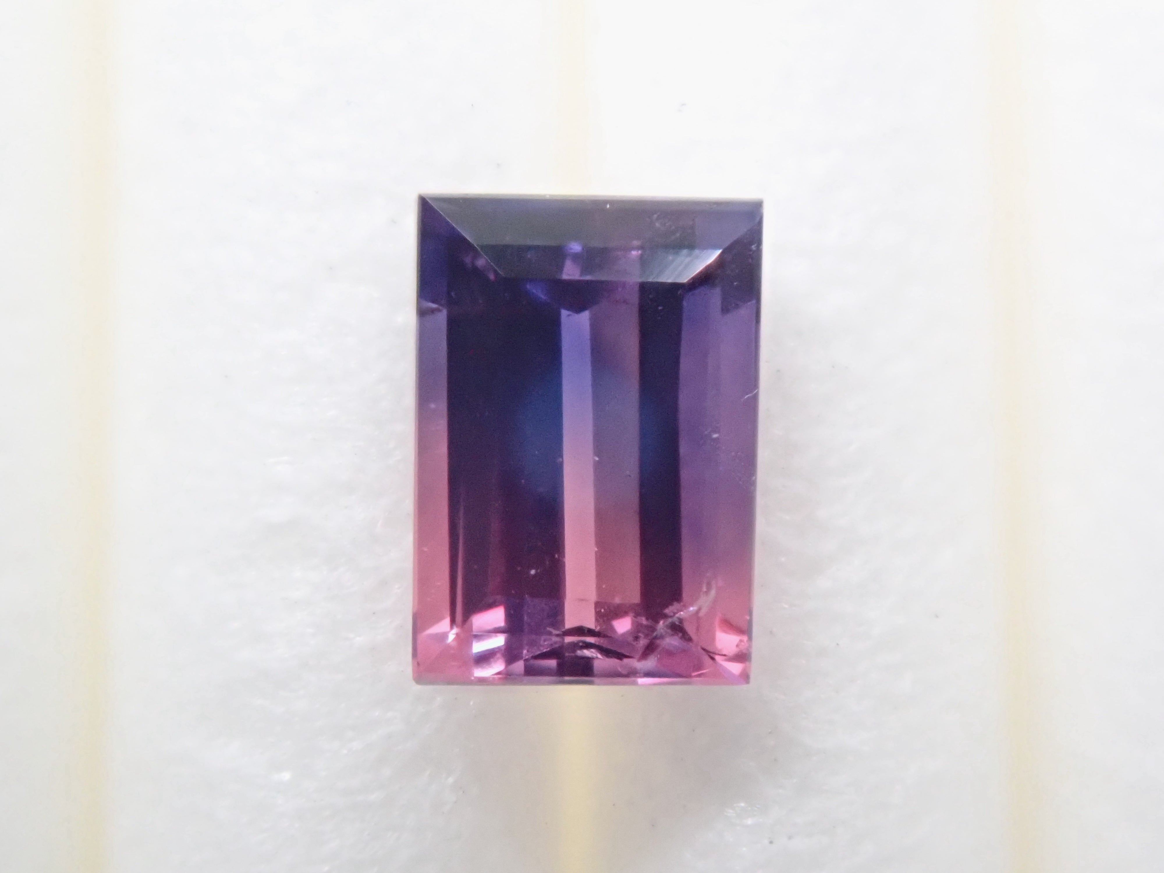 Bicolor sapphire 0.365ct loose