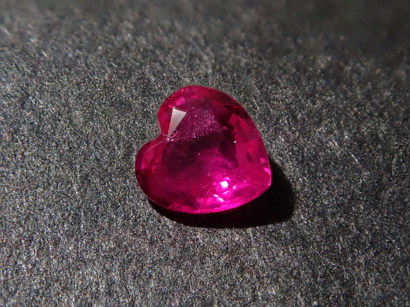 天然石 ルビー3.55ct ハートシェイプ-