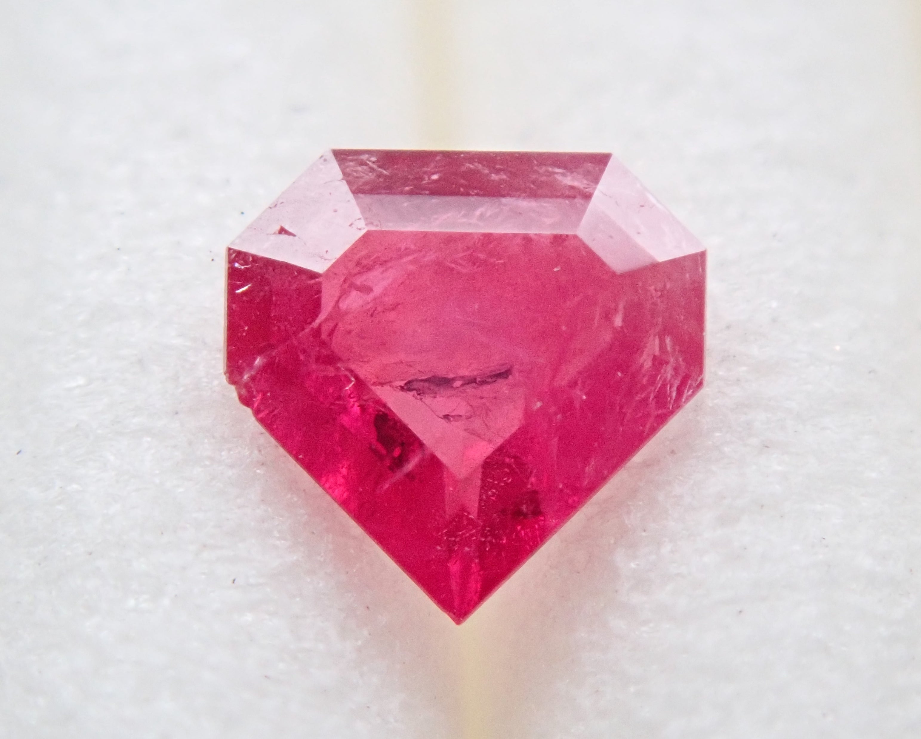 Red beryl 0.108ct loose