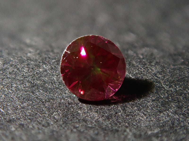 ファンシーレディッシュブラウンダイヤモンド (トリートメント) 2.5mm/0.063ctルース(FANCY REDDISH BROWN, SI1,バイカラー蛍光)