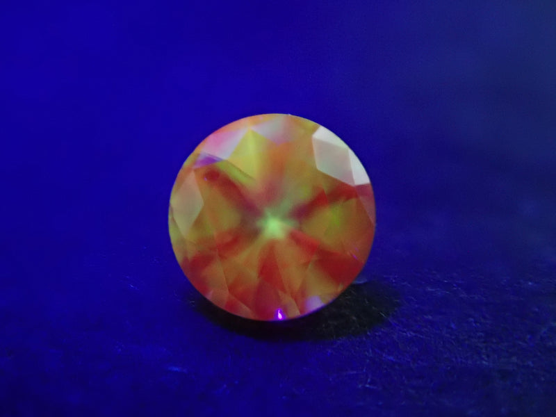 レディッシュブラウンペンタゴン型ダイヤモンド-