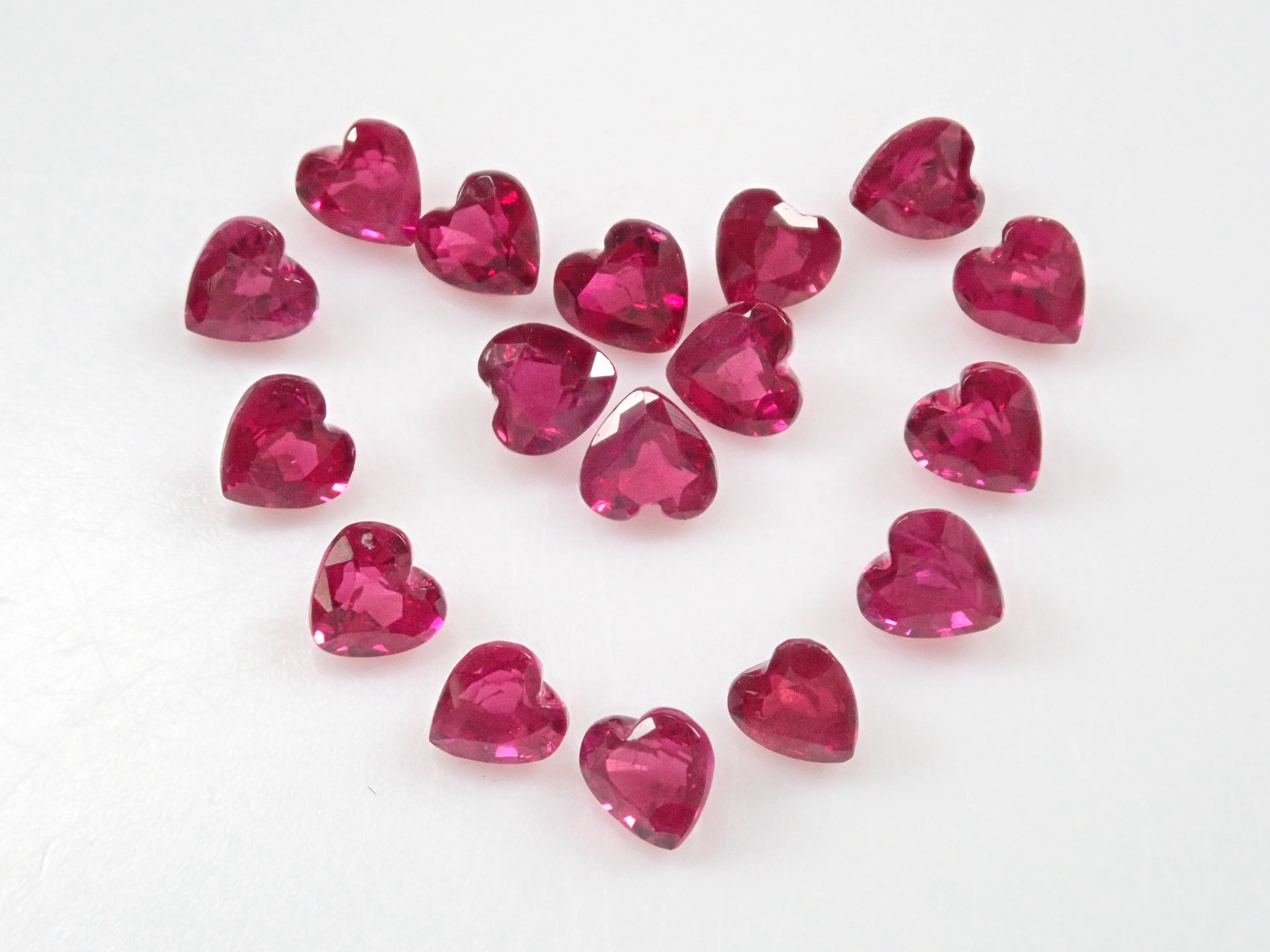 1 heart-shaped ruby ​​2.5mm《Discount available for multiple purchases》