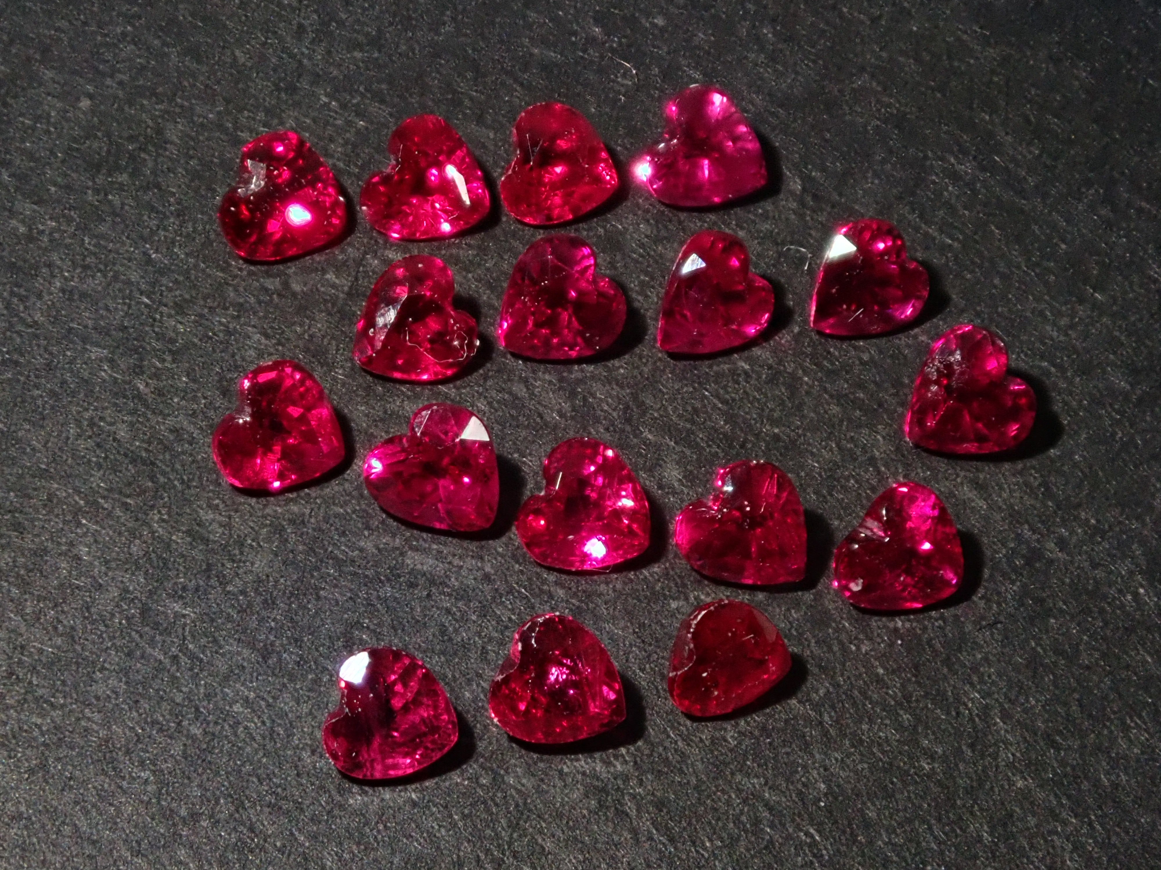 1 heart-shaped ruby ​​2.5mm《Discount available for multiple purchases》