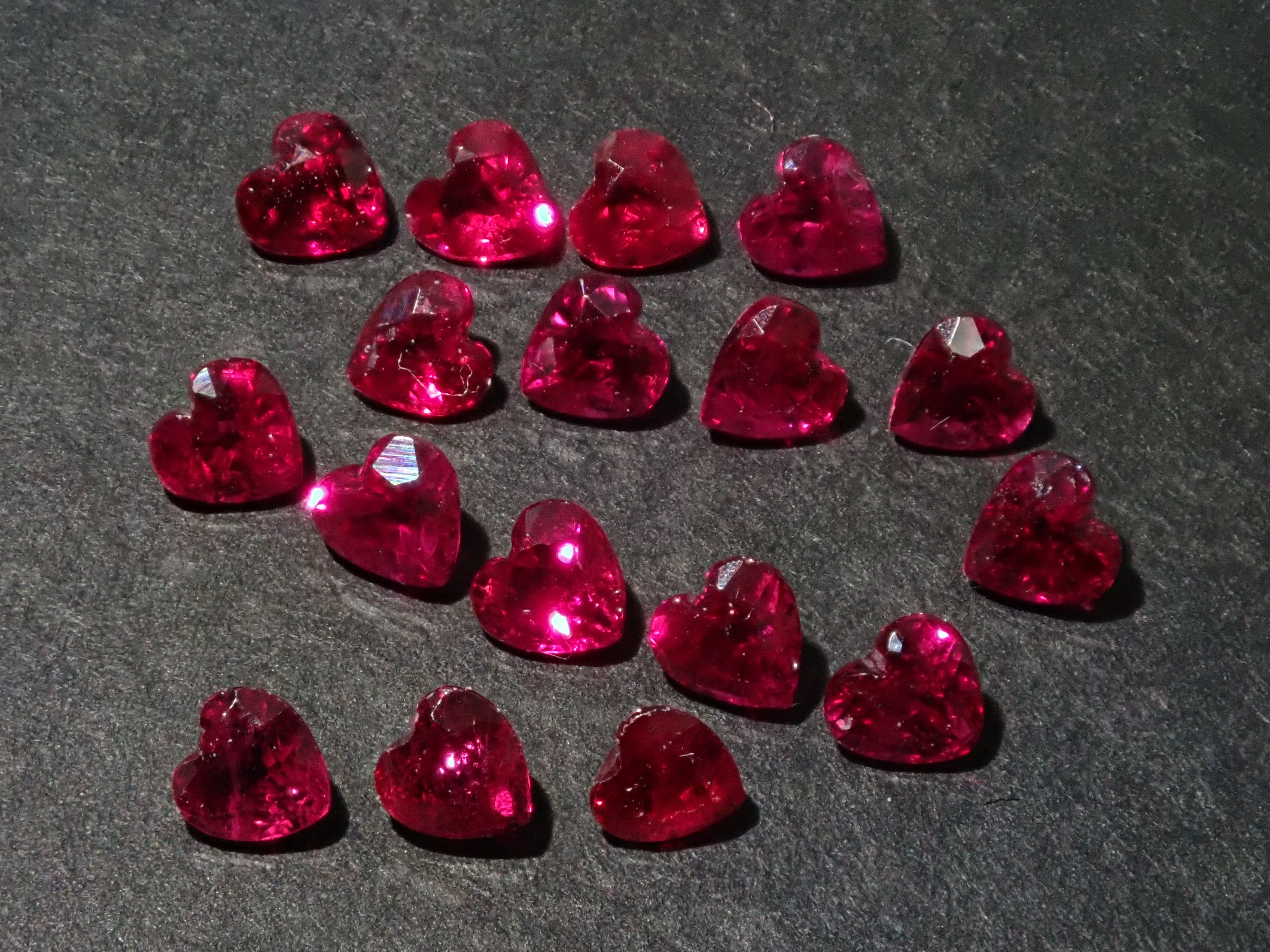 1 heart-shaped ruby ​​2.5mm《Discount available for multiple purchases》