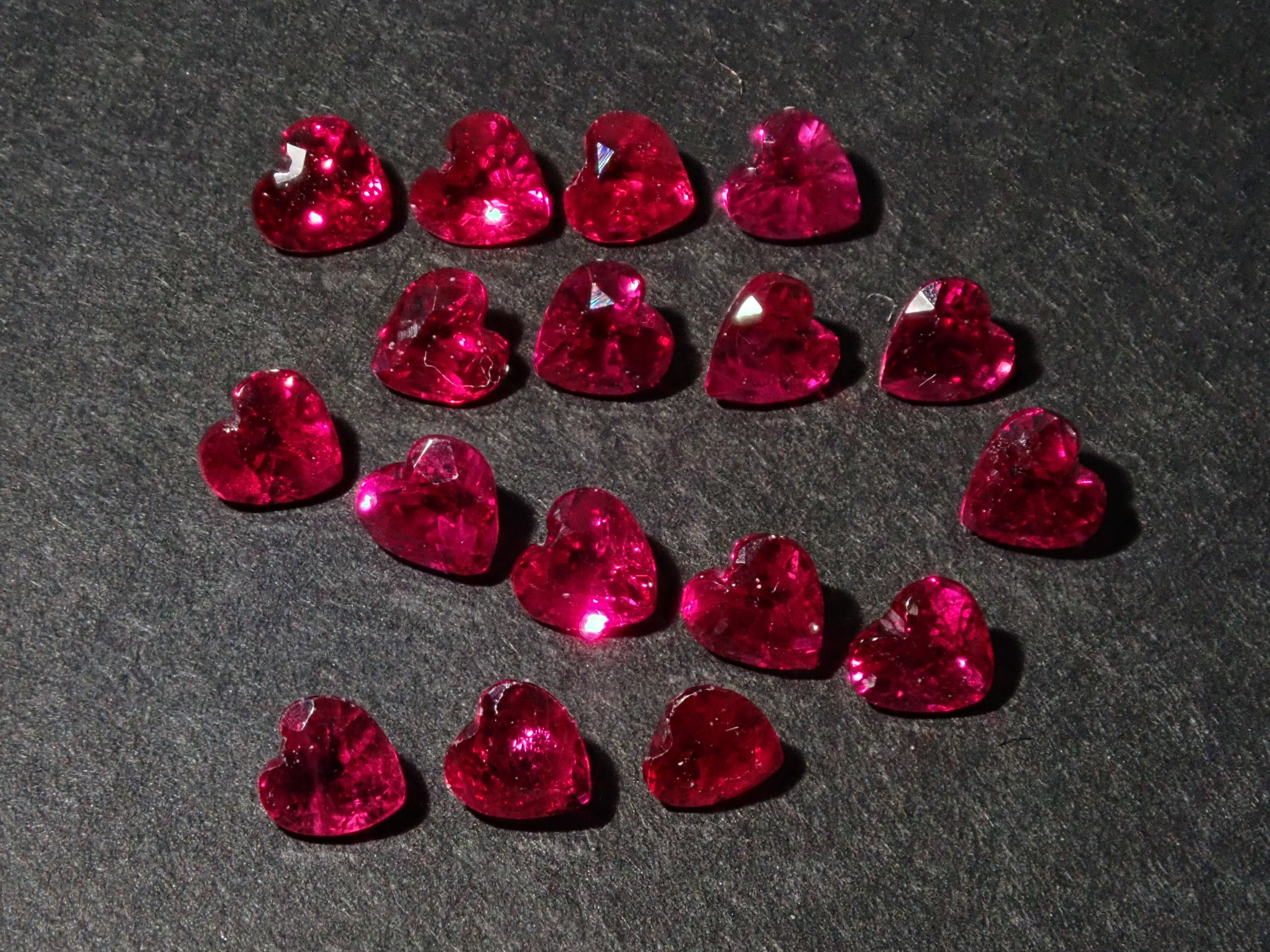 1 heart-shaped ruby ​​2.5mm《Discount available for multiple purchases》