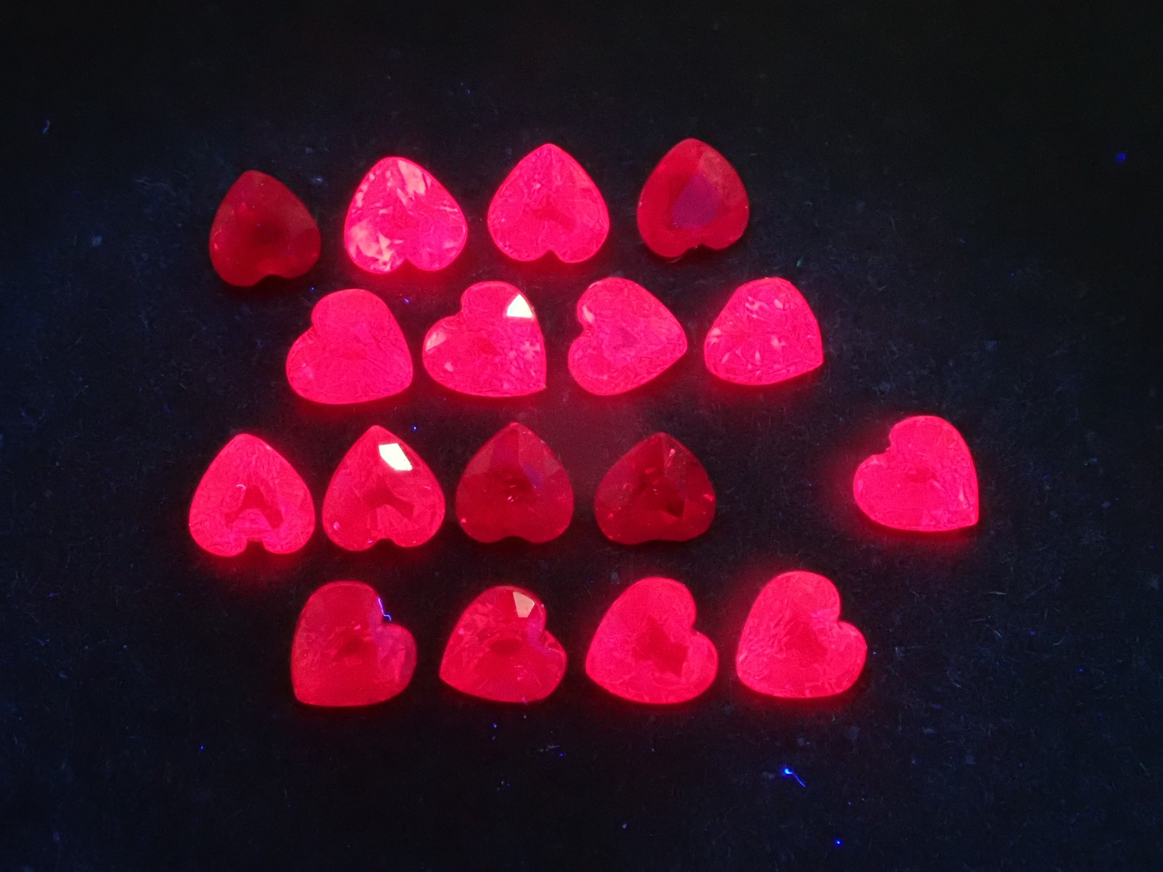 1 heart-shaped ruby ​​2.5mm《Discount available for multiple purchases》