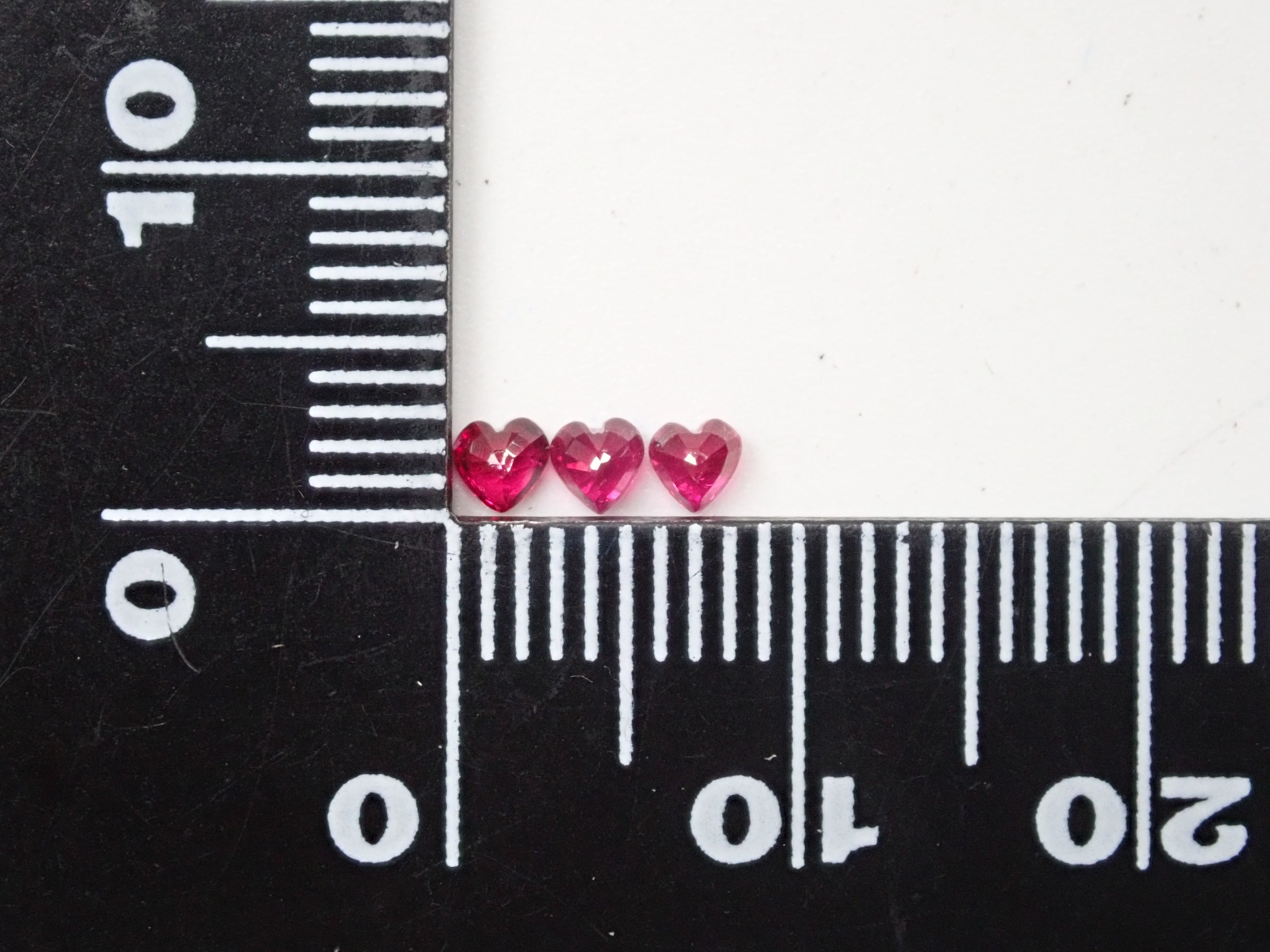 1 heart-shaped ruby ​​2.5mm《Discount available for multiple purchases》