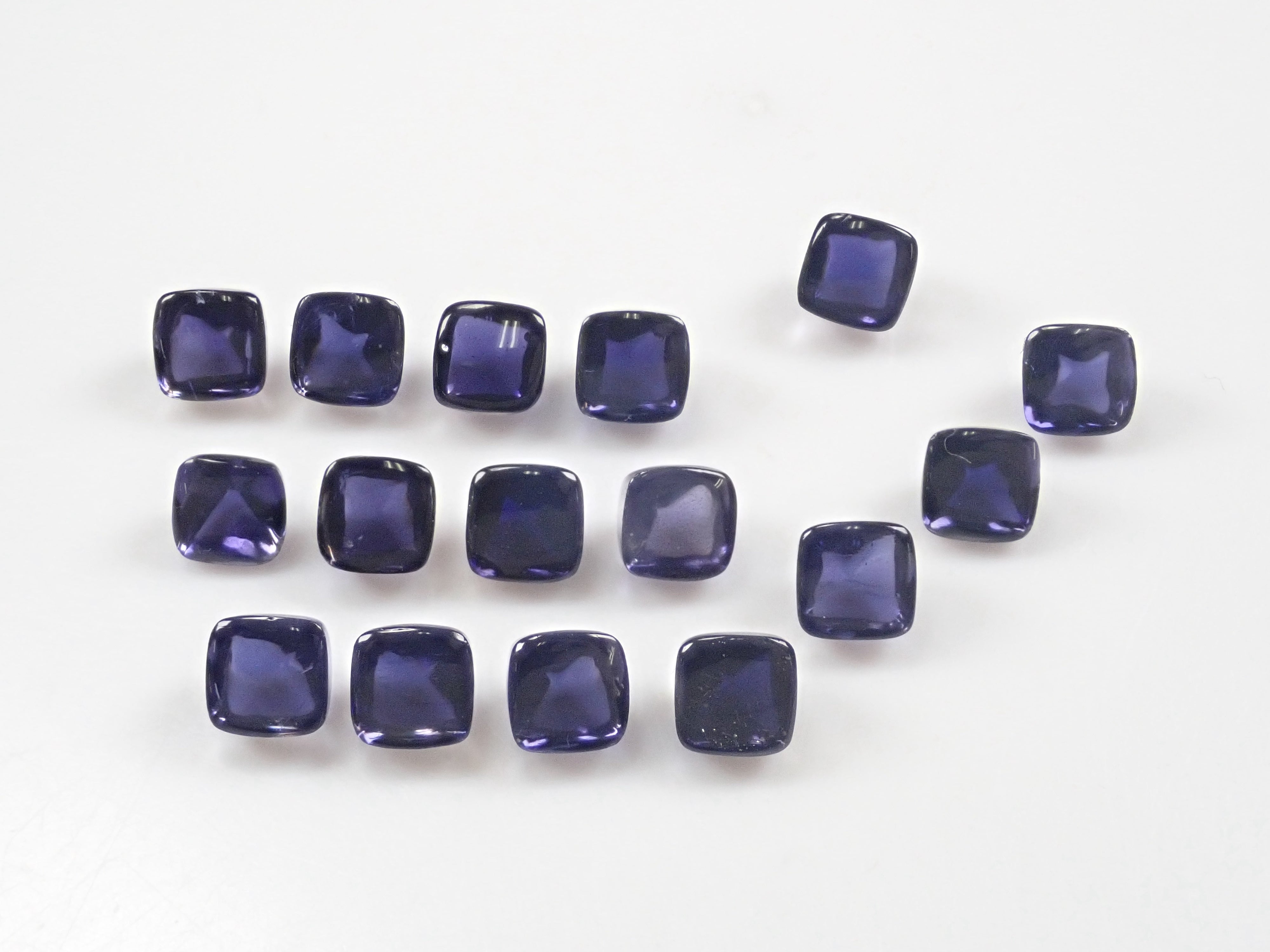 1 sugar loaf cut iolite 5mm