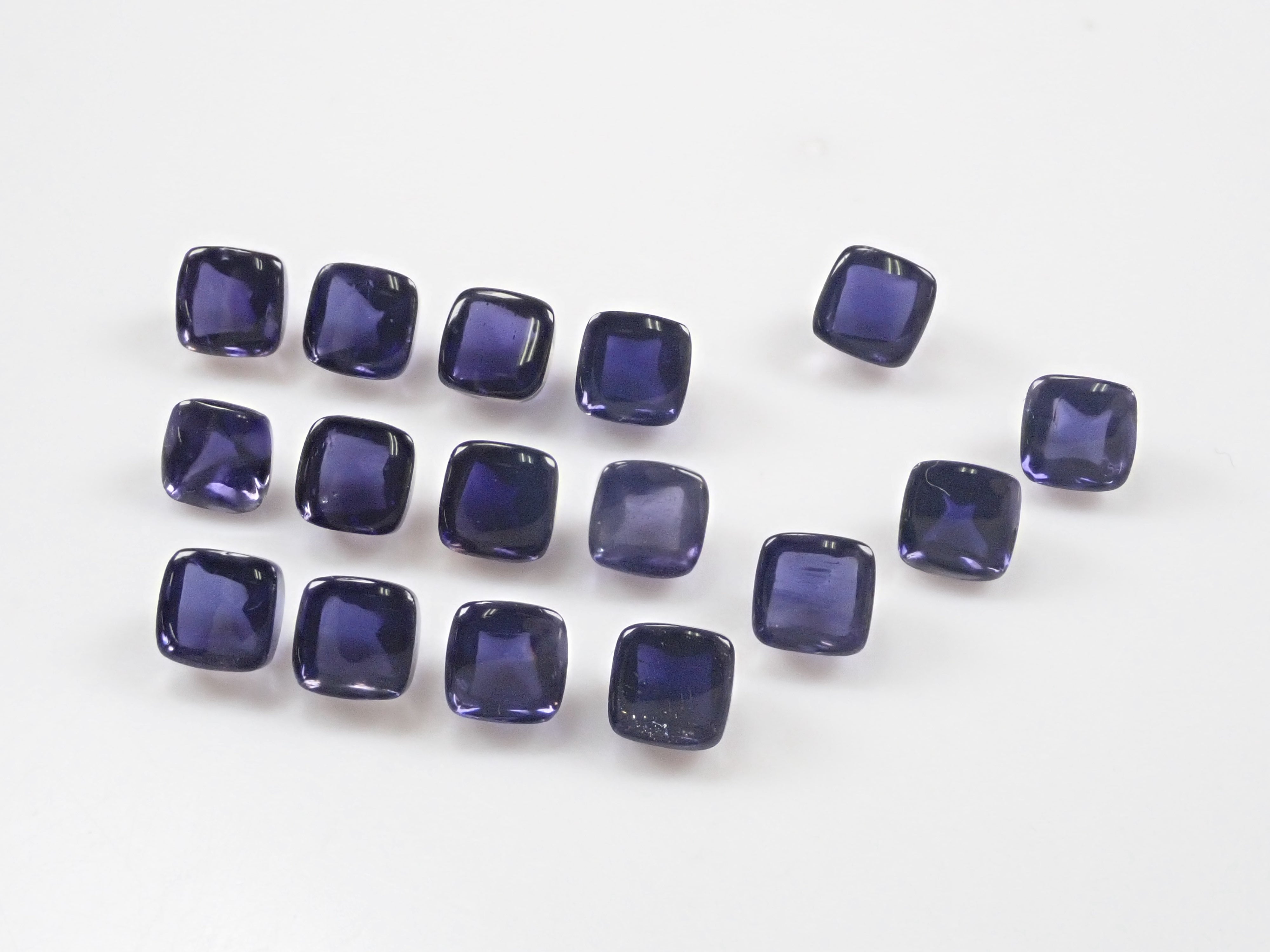 1 sugar loaf cut iolite 5mm