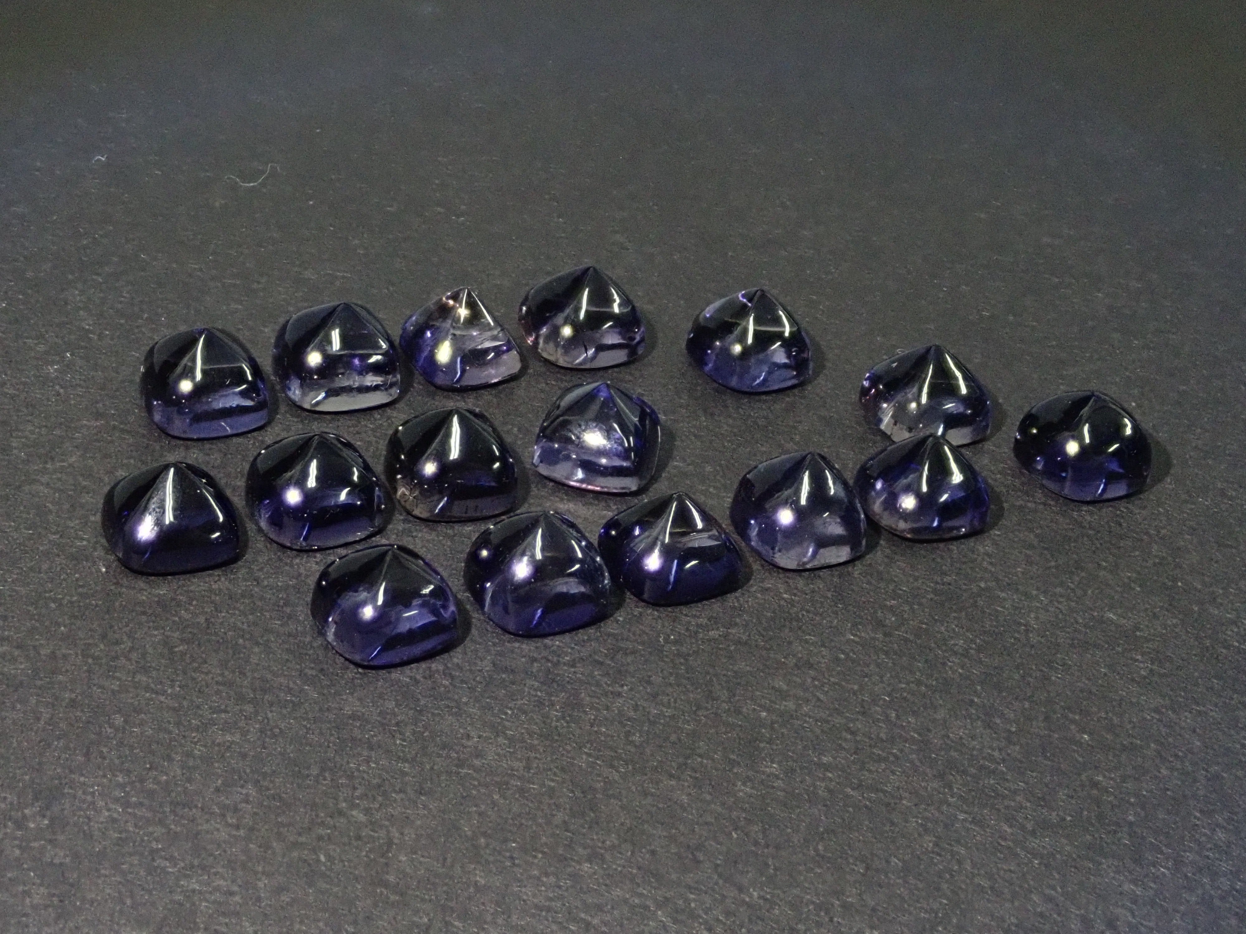 1 sugar loaf cut iolite 5mm