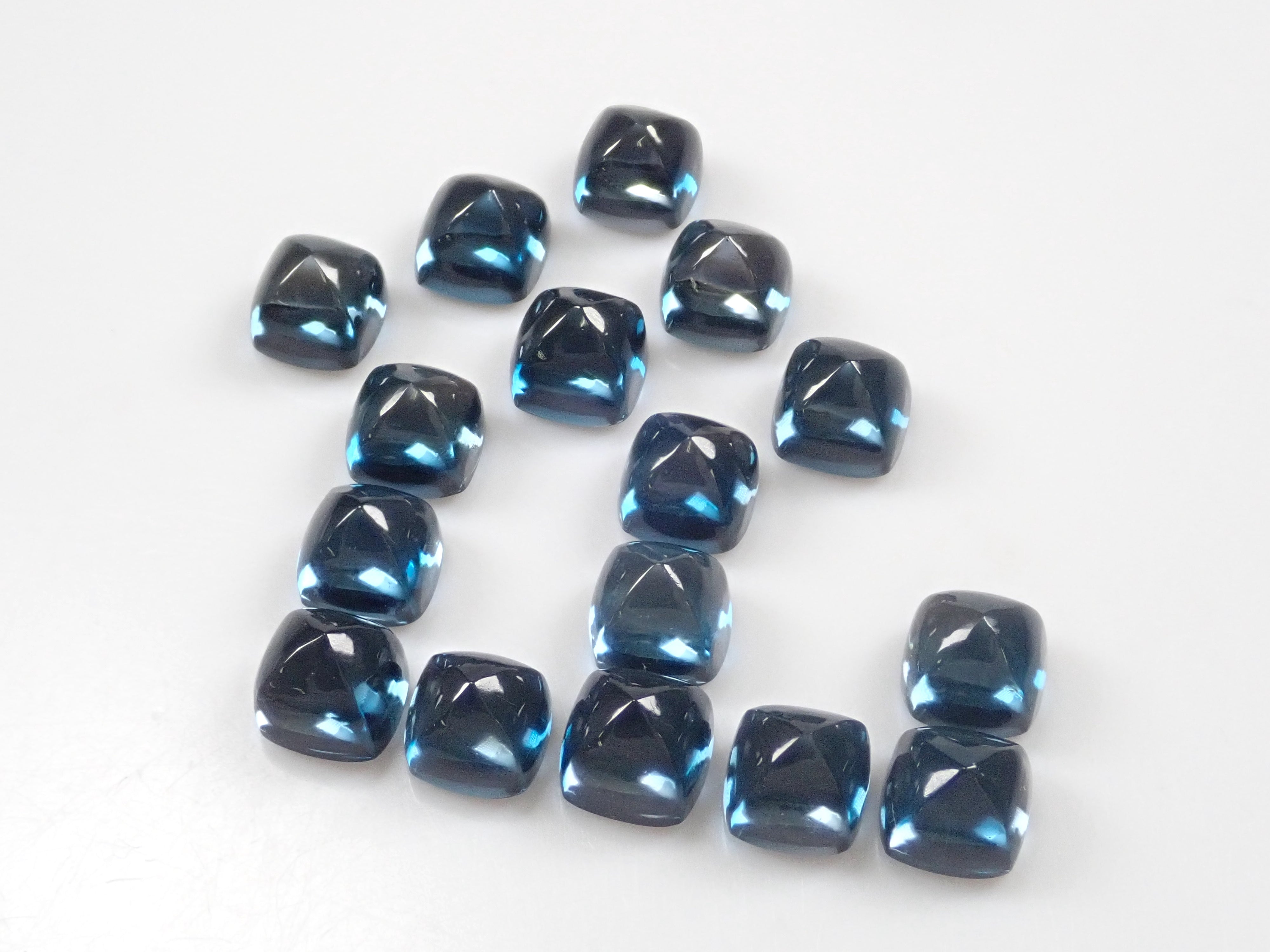 1 sugarloaf cut London blue topaz 5mm