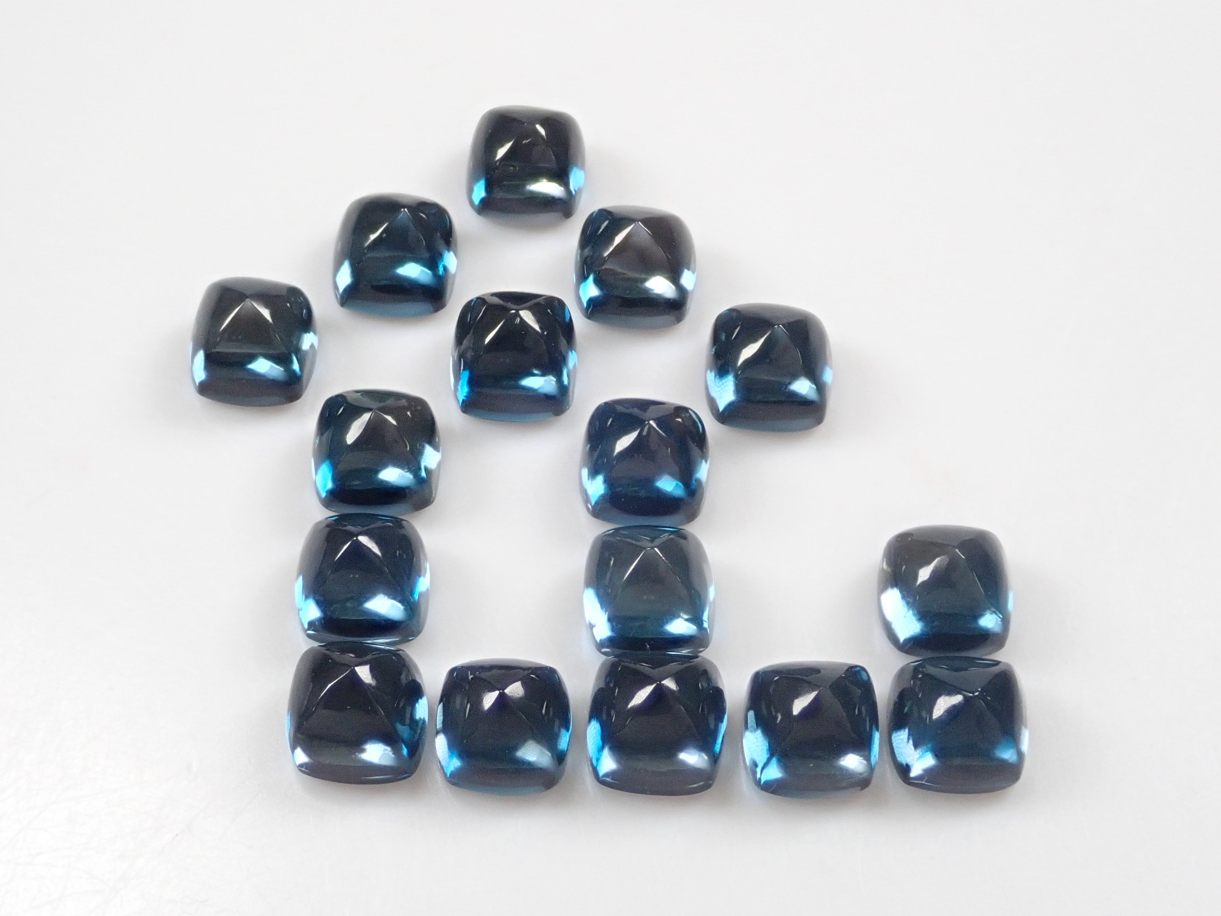 1 sugarloaf cut London blue topaz 5mm