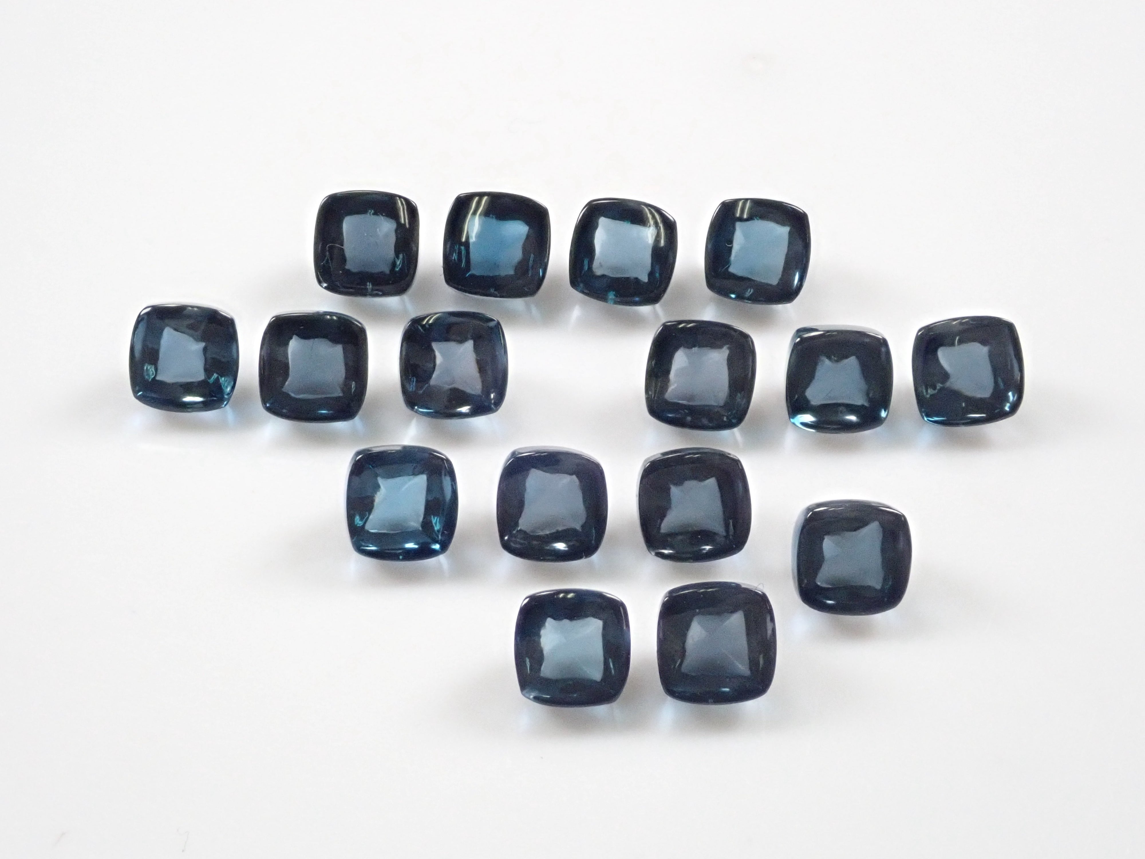 1 sugarloaf cut London blue topaz 5mm