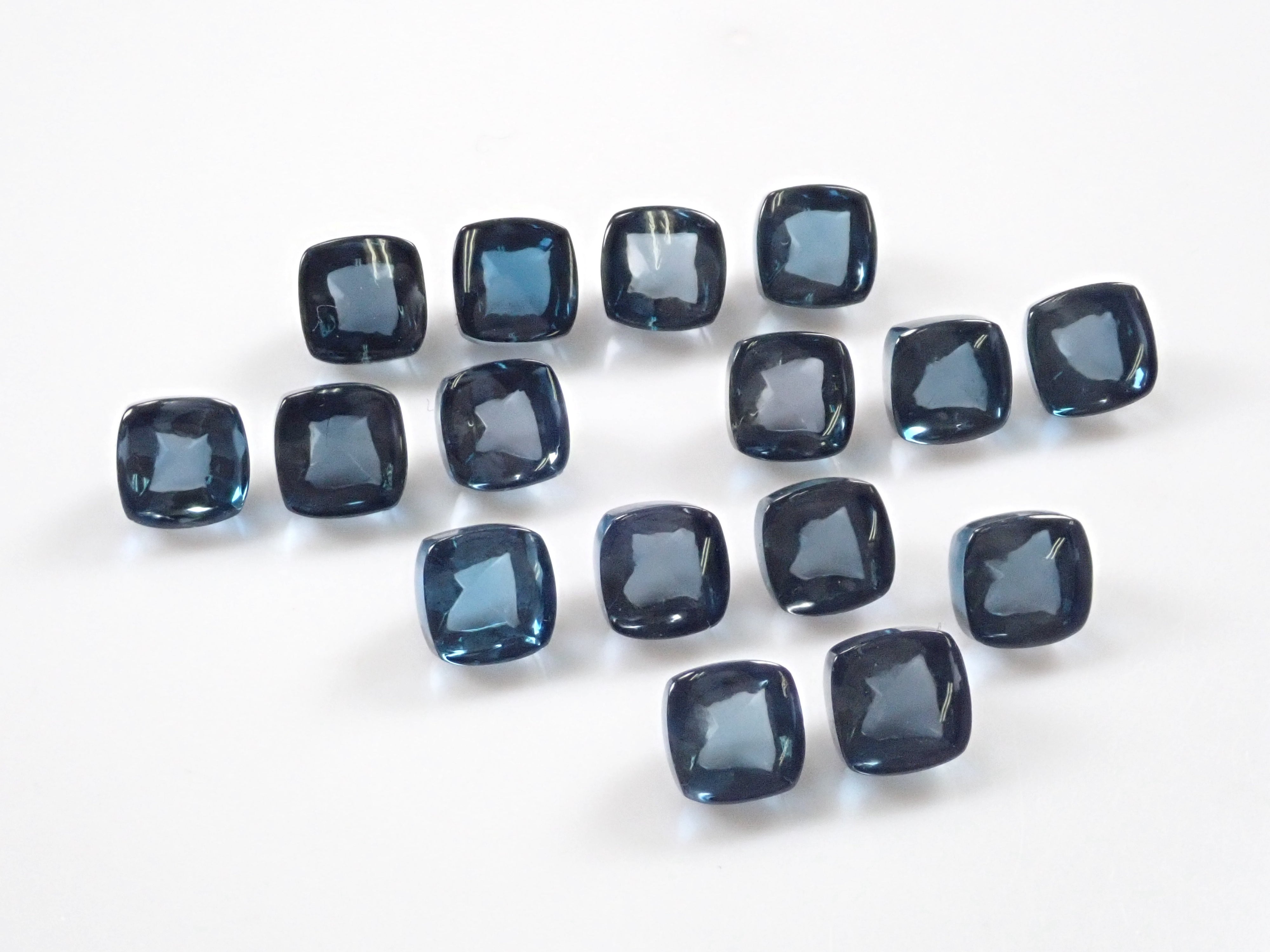 1 sugarloaf cut London blue topaz 5mm