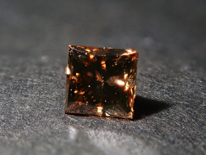 ブラウンダイヤモンド 3mm/0.183ctルース（VSクラス相当,プリンセスカット）