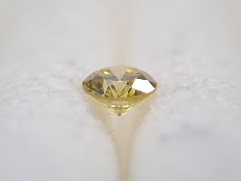 カナリーイエローダイヤモンド（トリートメント） 2.0mm/0.037ctルース（VSクラス相当）