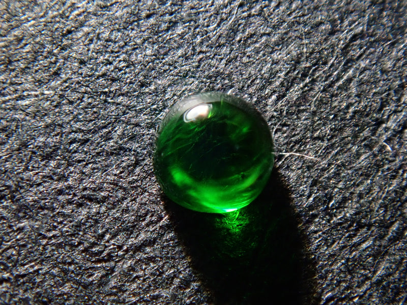 俄羅斯濃綠榴石（馬尾石）2 毫米/0.057 克拉裸石