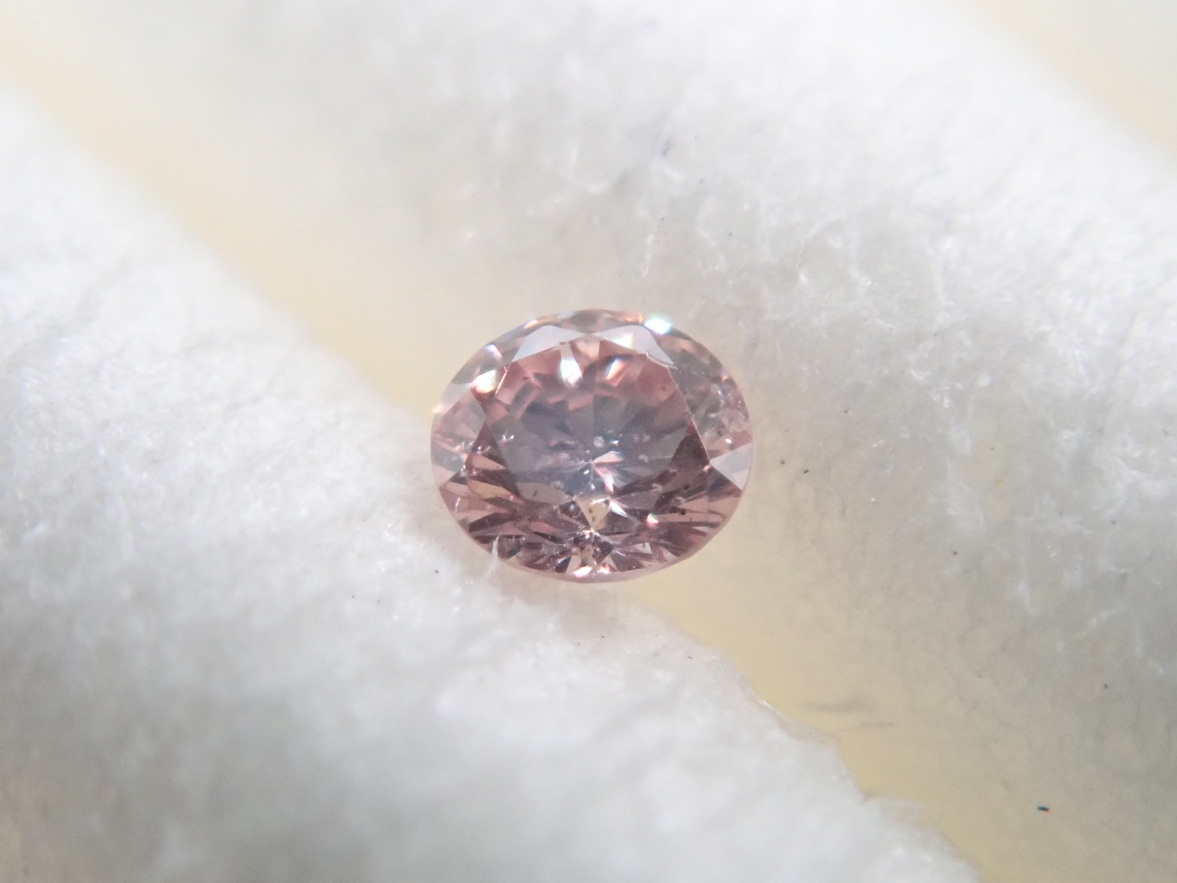 ファンシーオレンジピンクダイヤモンド1.8mm/0.022ctルース(FANCY ORANGY PINK, SI2)