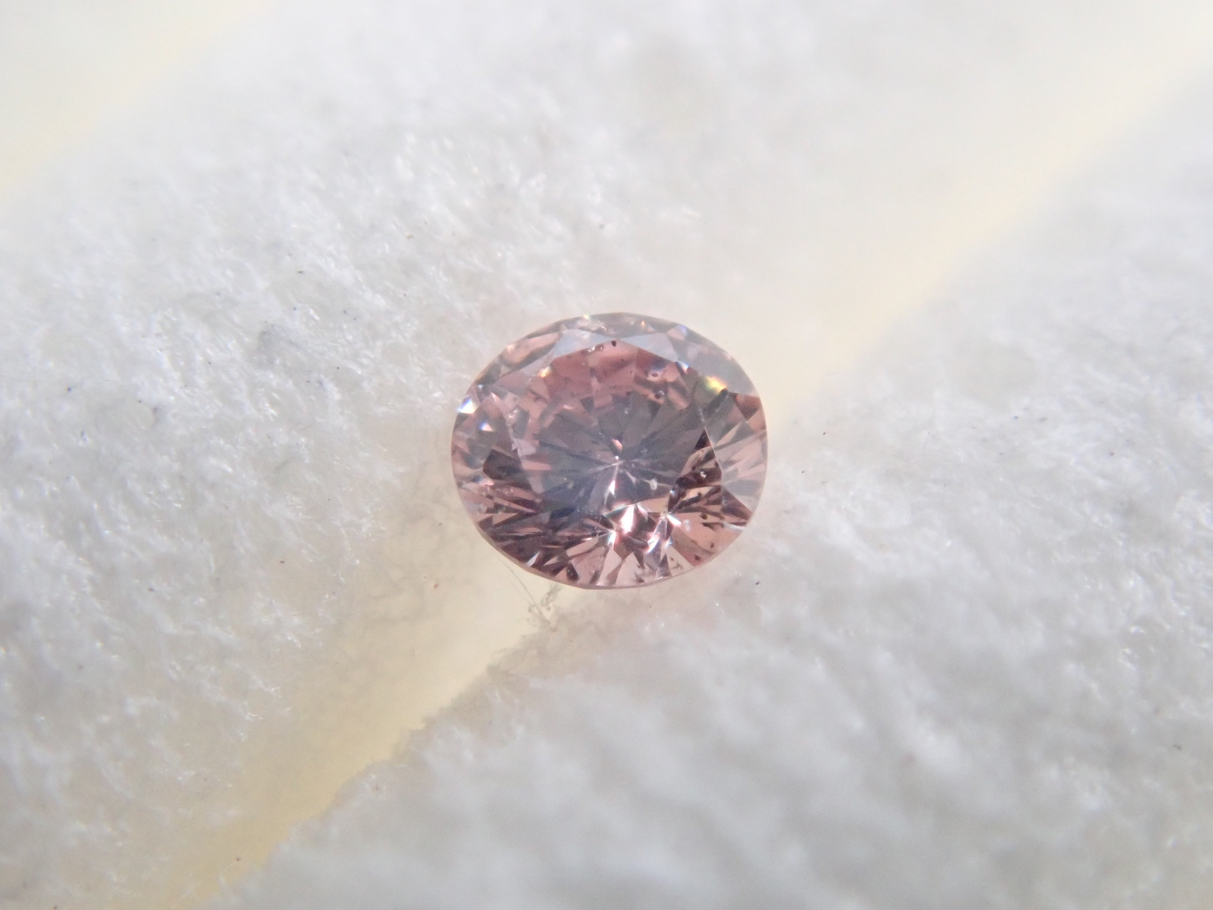 ファンシーオレンジピンクダイヤモンド1.8mm/0.022ctルース(FANCY ORANGY PINK, SI2)