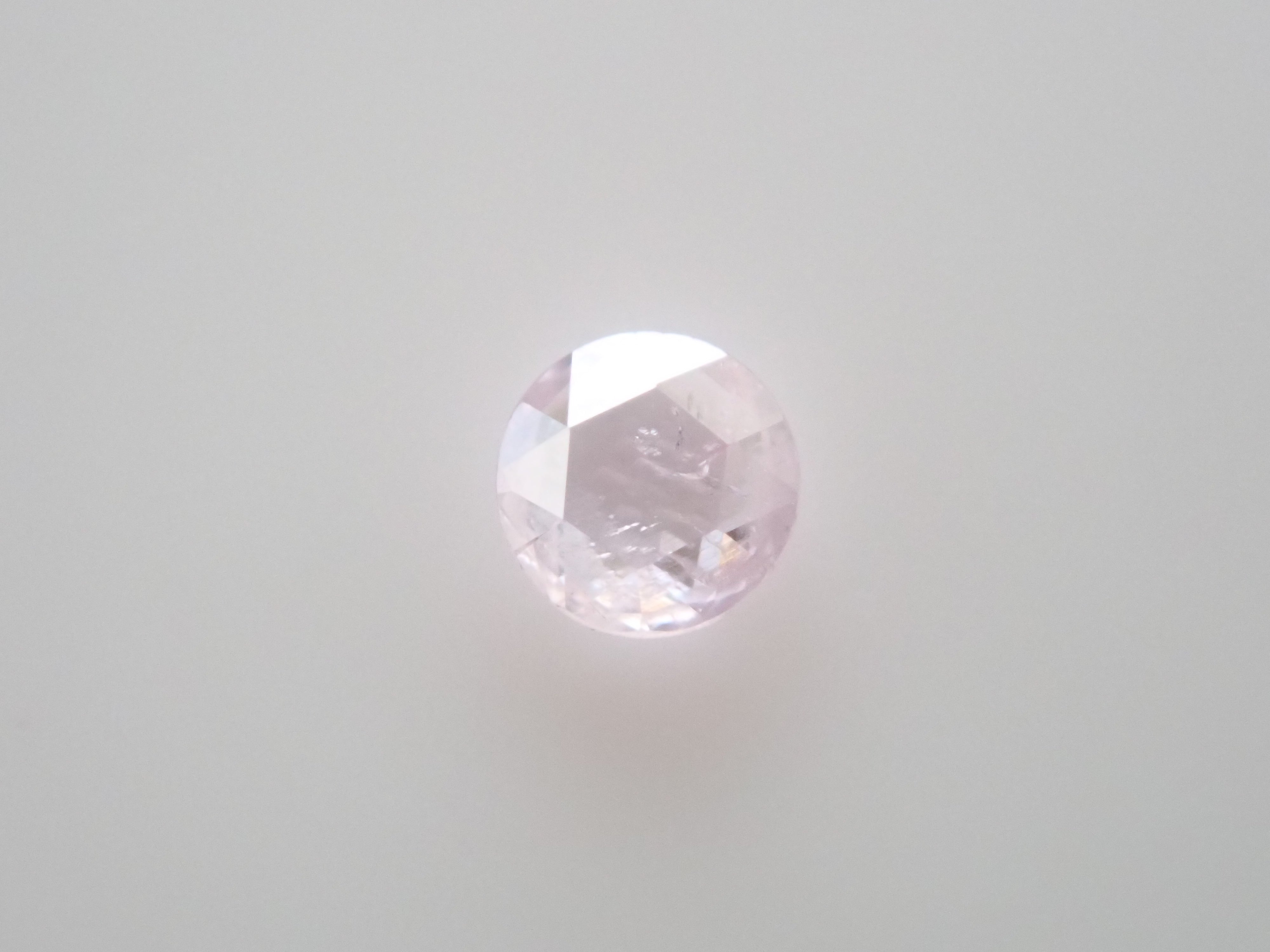 ファンシーライトパープルピンクダイヤモンド（ローズカット） 1.8mm/0.026ctルース(FANCY LIGHT PURPLE PINK, I2)