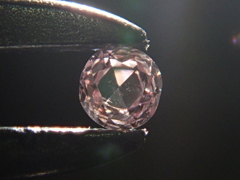 ファンシーライトパープルピンクダイヤモンド（ローズカット） 1.8mm