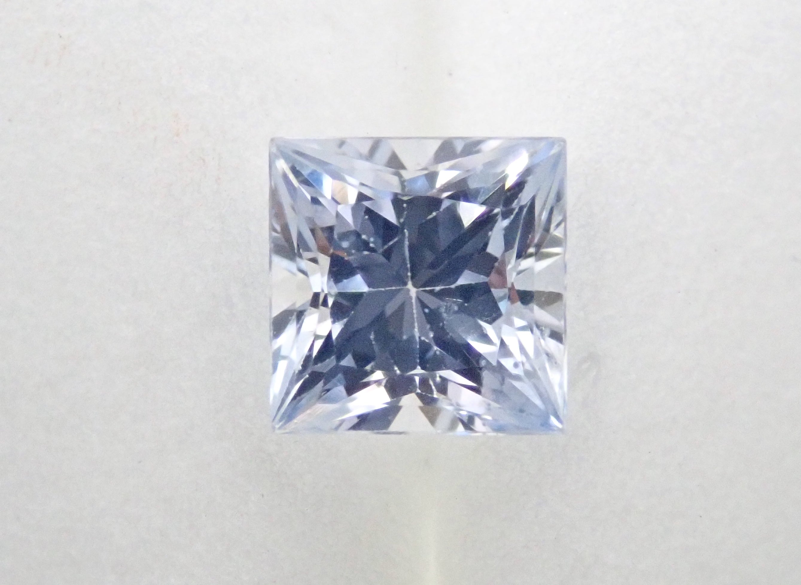 Ice blue sapphire 4.5mm/0.682ct loose (princess cut)