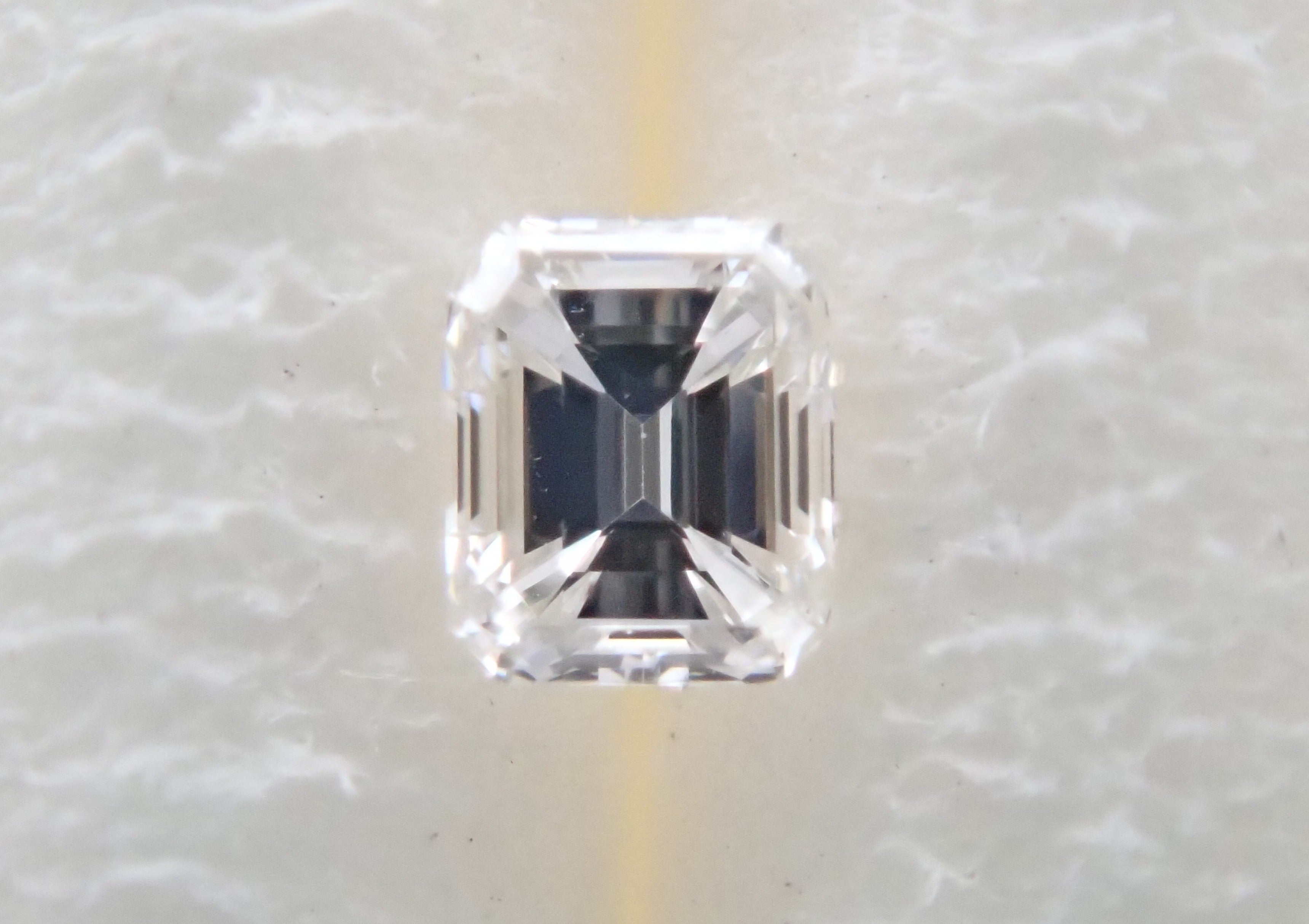 Diamond 0.046ct loose (VS class equivalent, emerald cut)