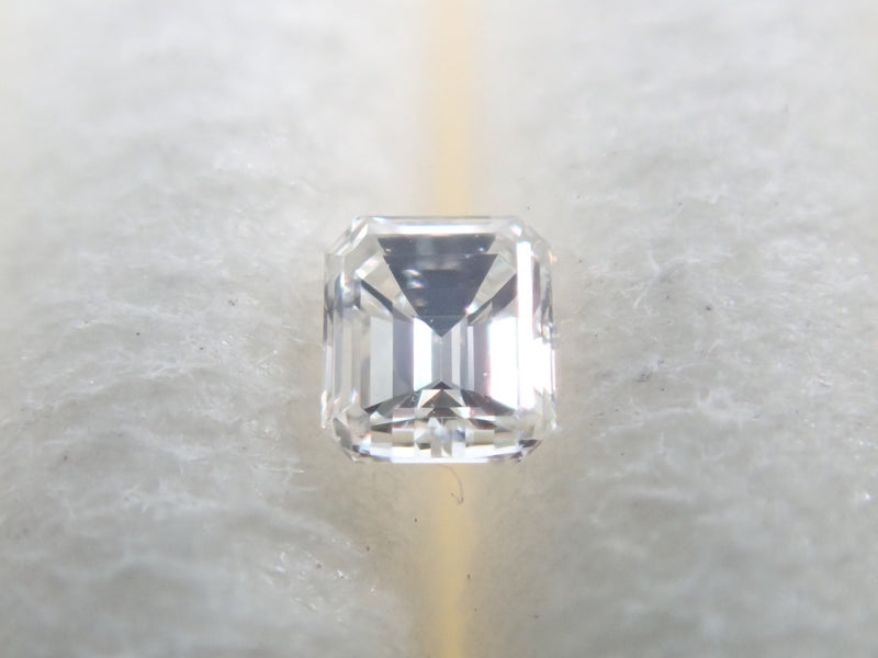ダイヤモンド 0.046ctルース（VSクラス相当,エメラルドカット）