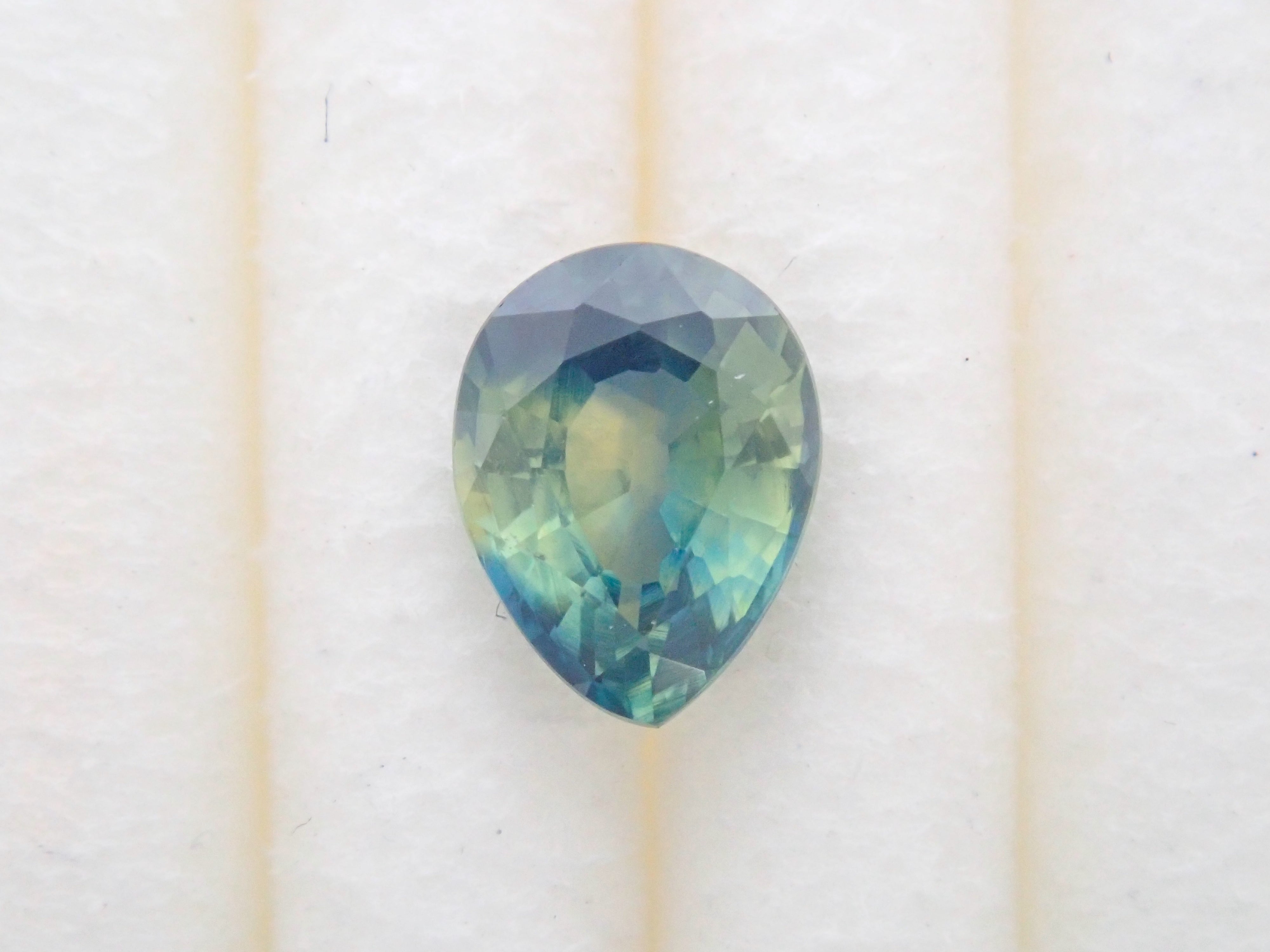 Bicolor sapphire 0.421ct loose