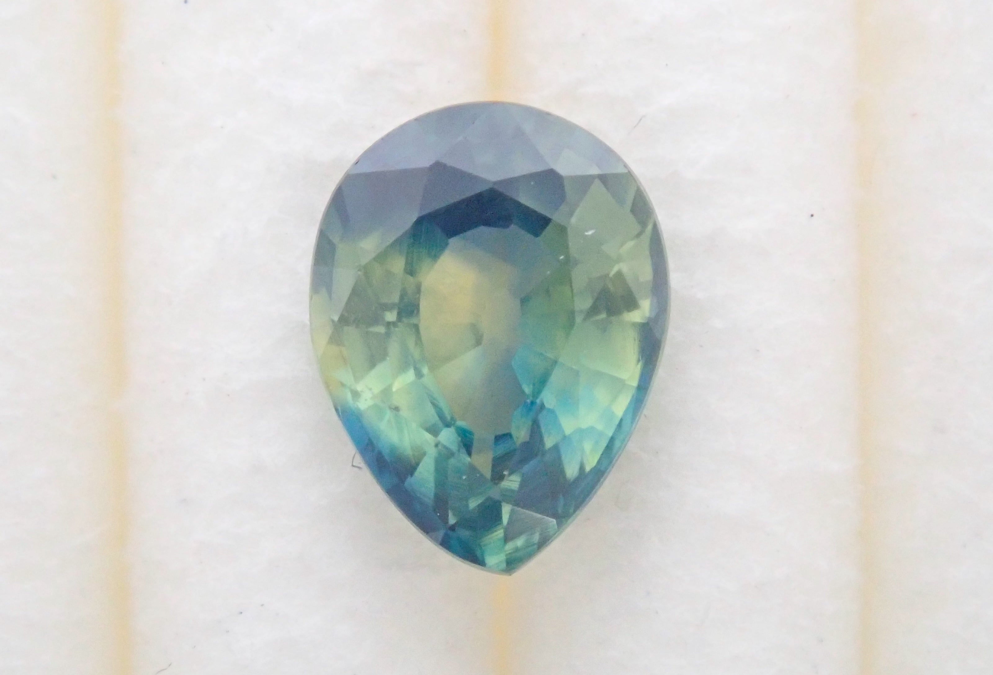 Bicolor sapphire 0.421ct loose