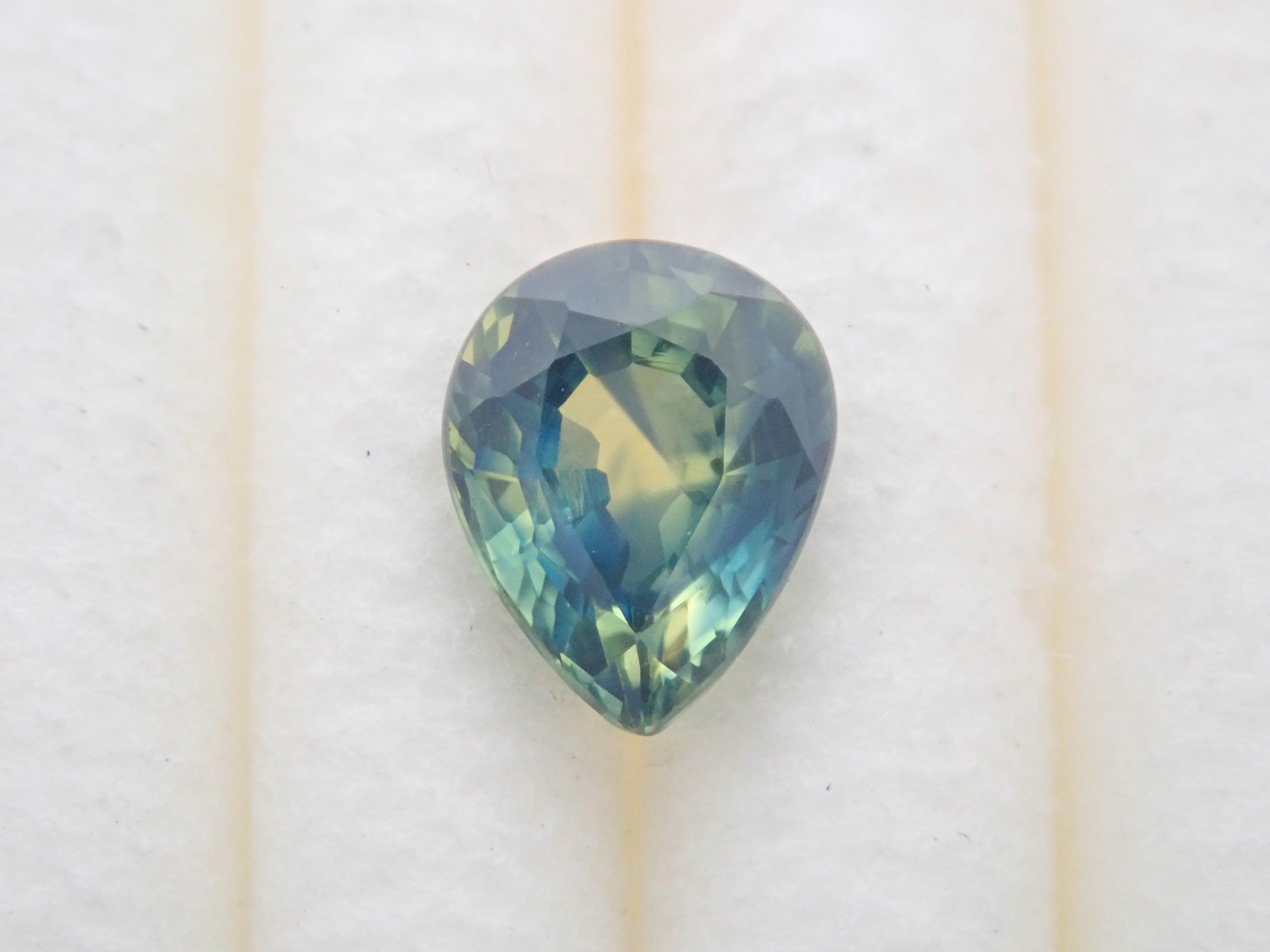 Bicolor sapphire 0.436ct loose