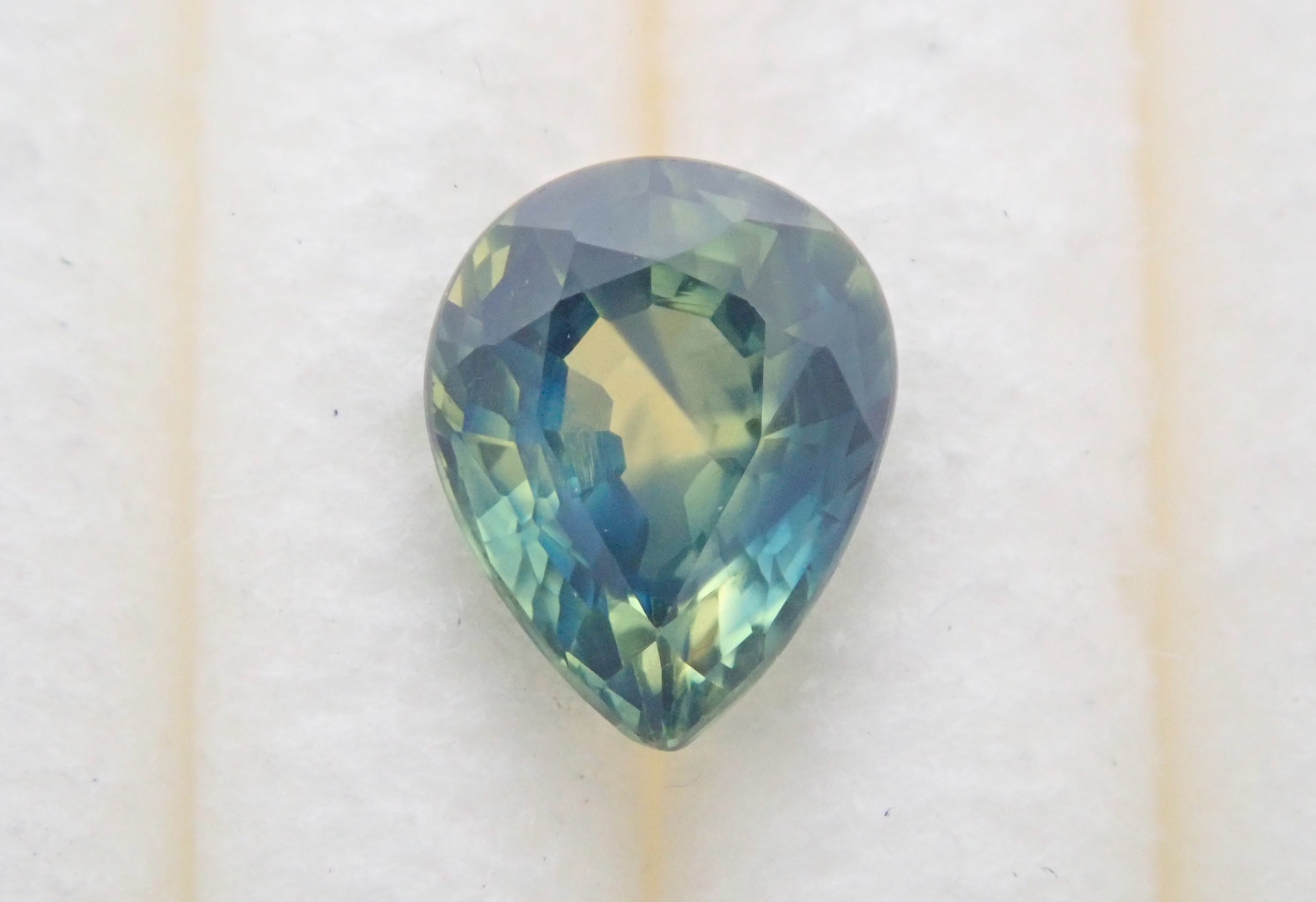 Bicolor sapphire 0.436ct loose