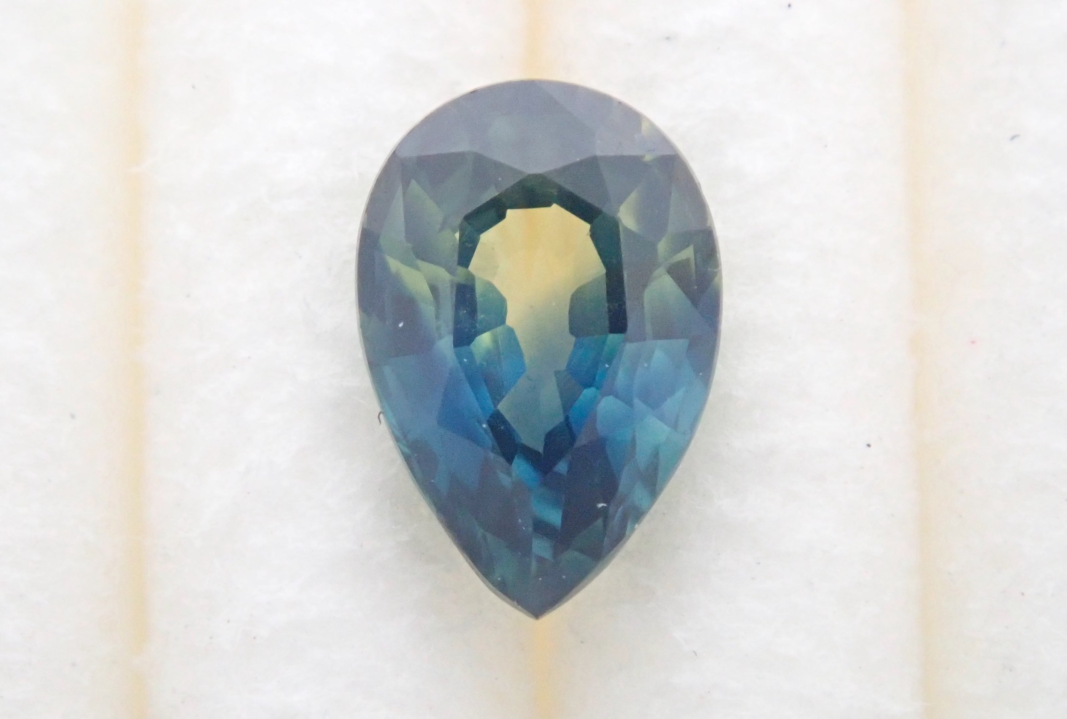 Bicolor sapphire 0.480ct loose