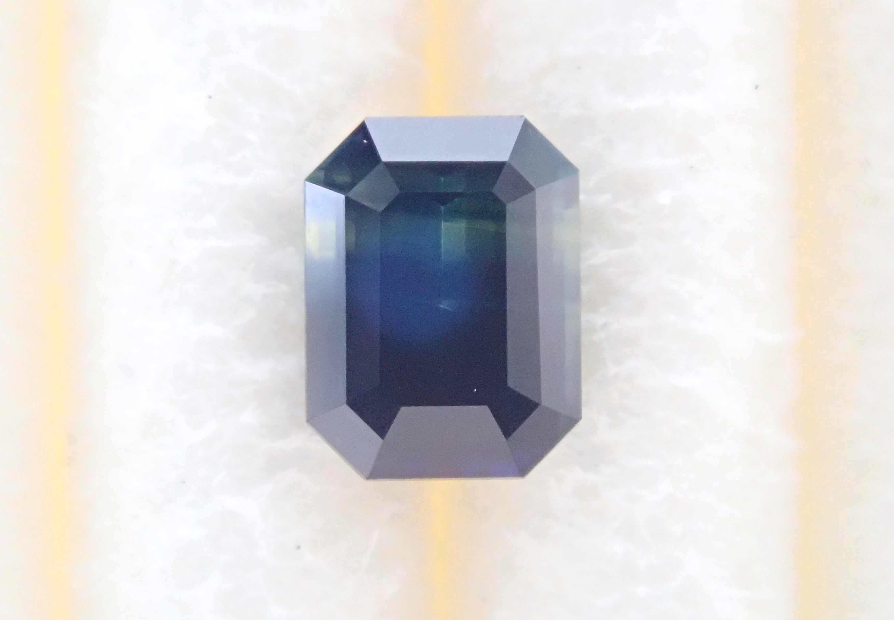 Bicolor sapphire 0.285ct loose