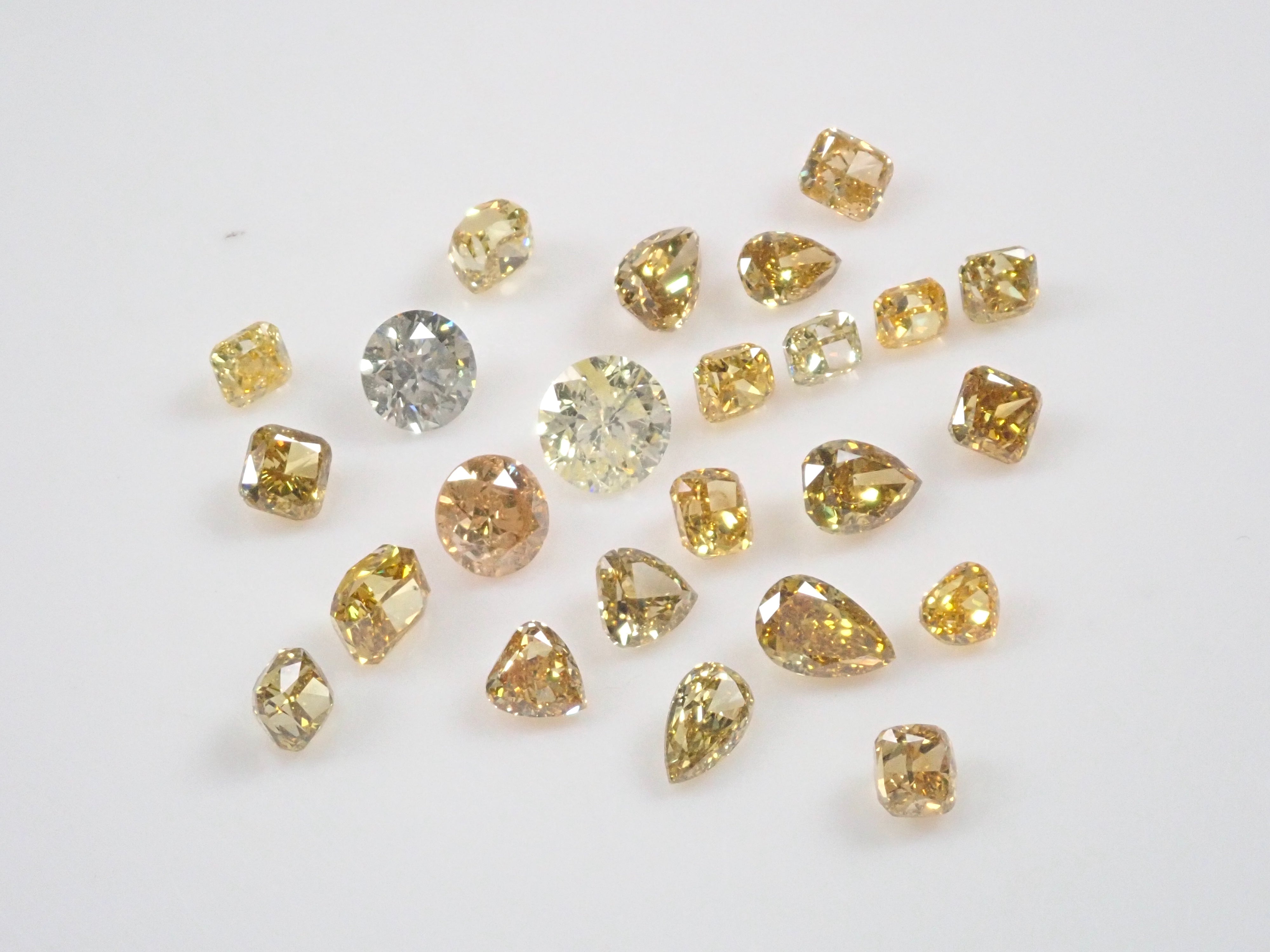 ジェムガチャ💎ダイヤモンド（蛍光有り）💎（最大0.265ct）