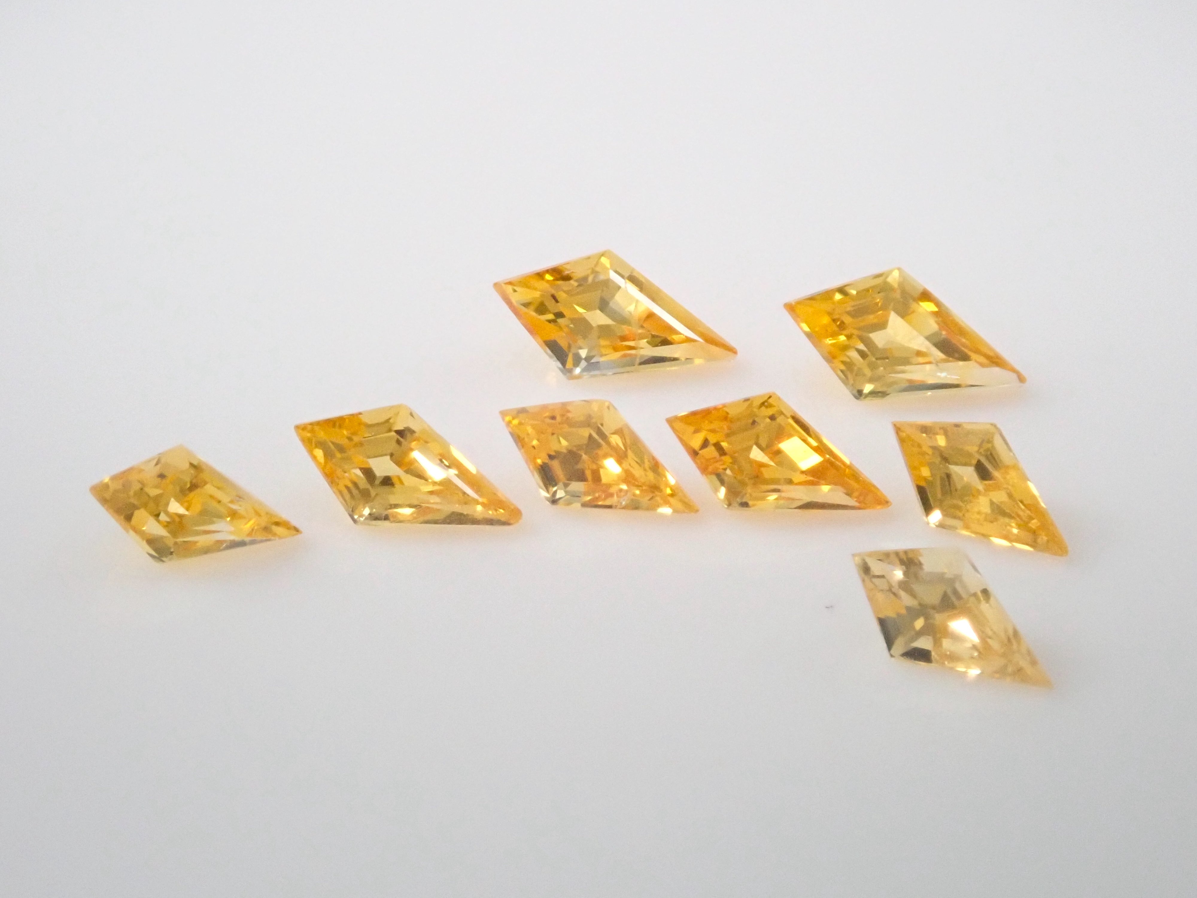 Yellow sapphire 8 stone set (kite cut)《Buyable in Bangkok》