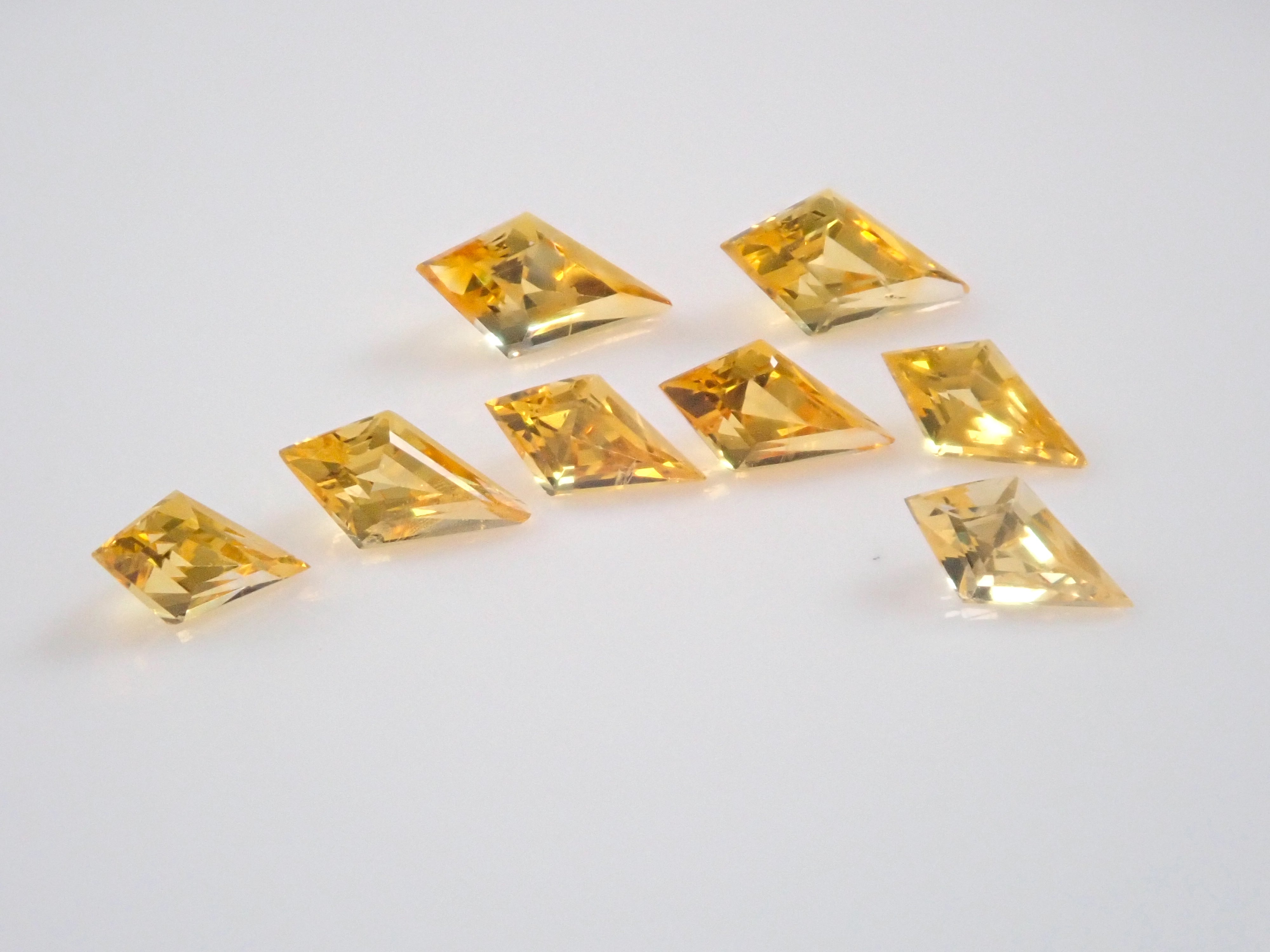 Yellow sapphire 8 stone set (kite cut)《Buyable in Bangkok》