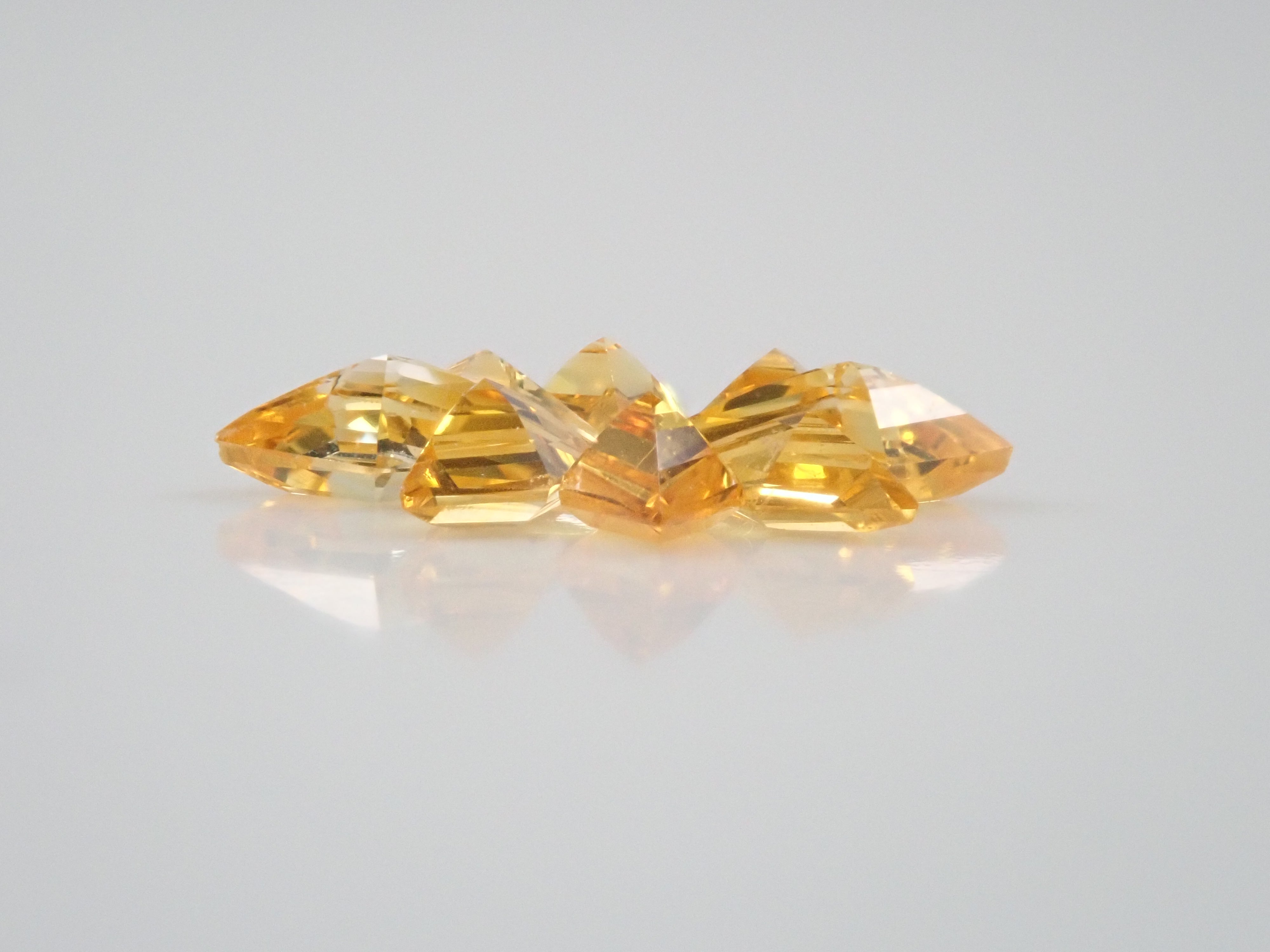 Yellow sapphire 8 stone set (kite cut)《Buyable in Bangkok》