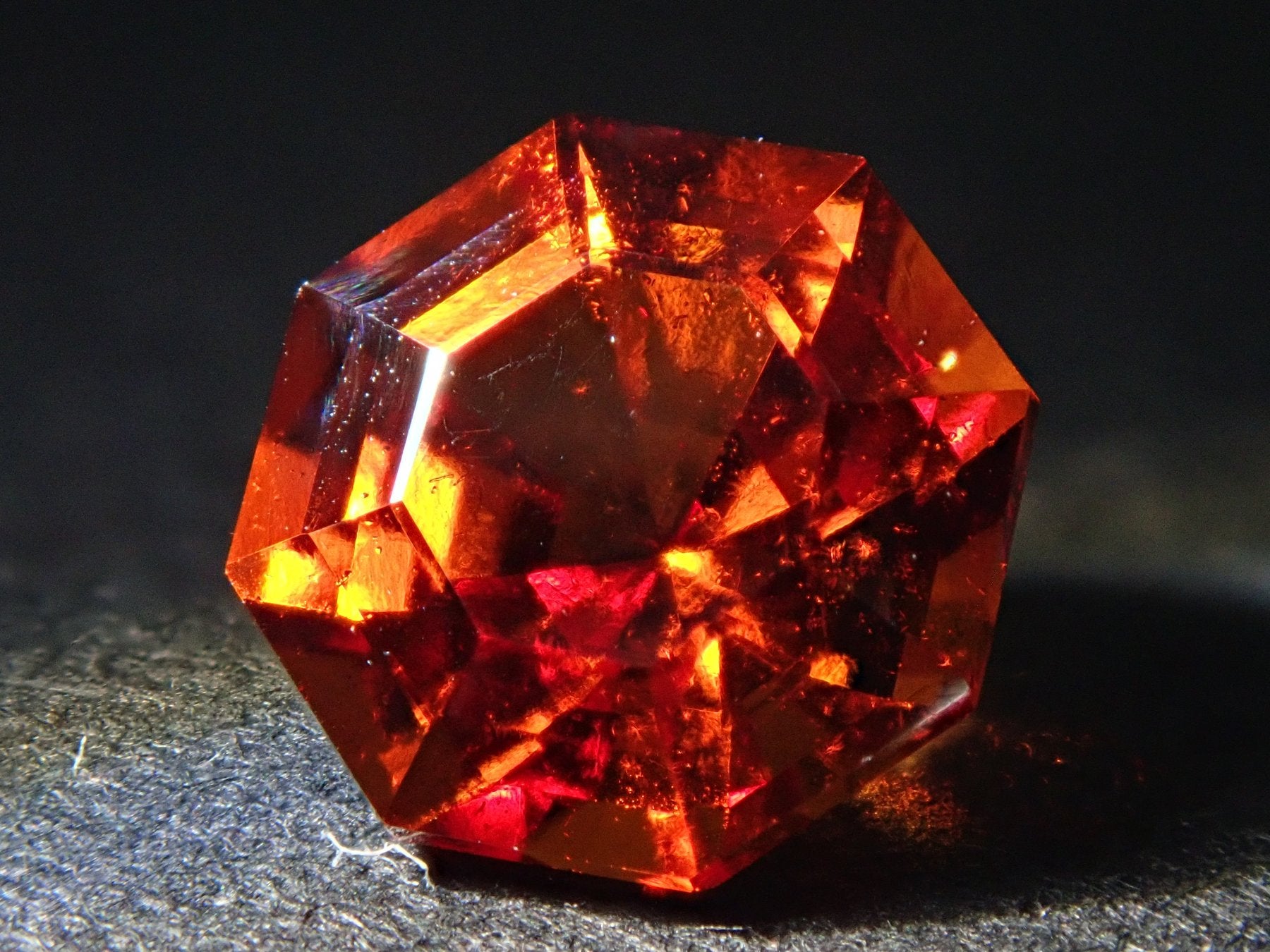 Hessonite garnet 1 stone (molasses-like, octagonal cut)《Multiple purchase discount available》