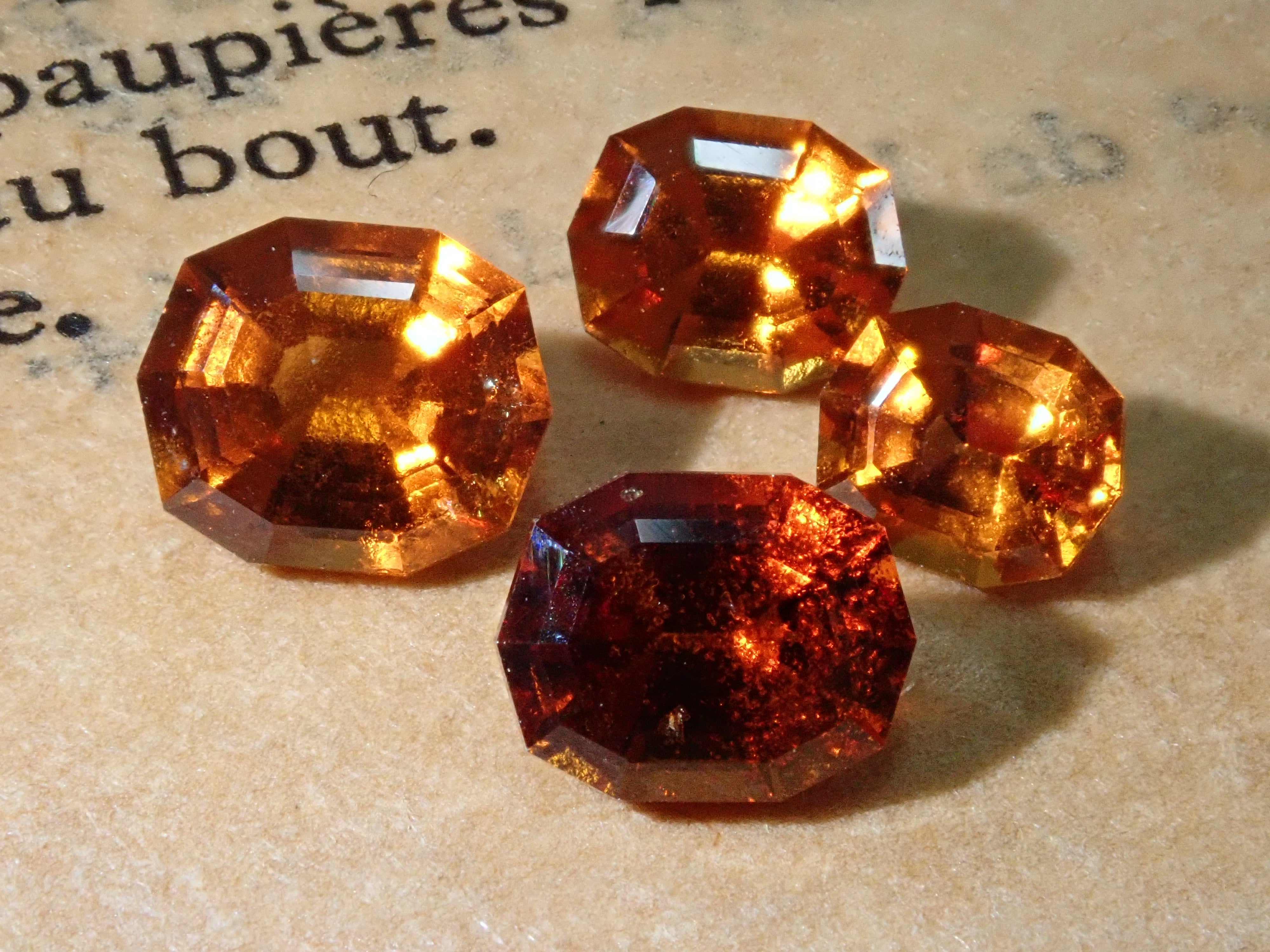 Hessonite garnet 1 stone (molasses-like, octagonal cut)《Multiple purchase discount available》