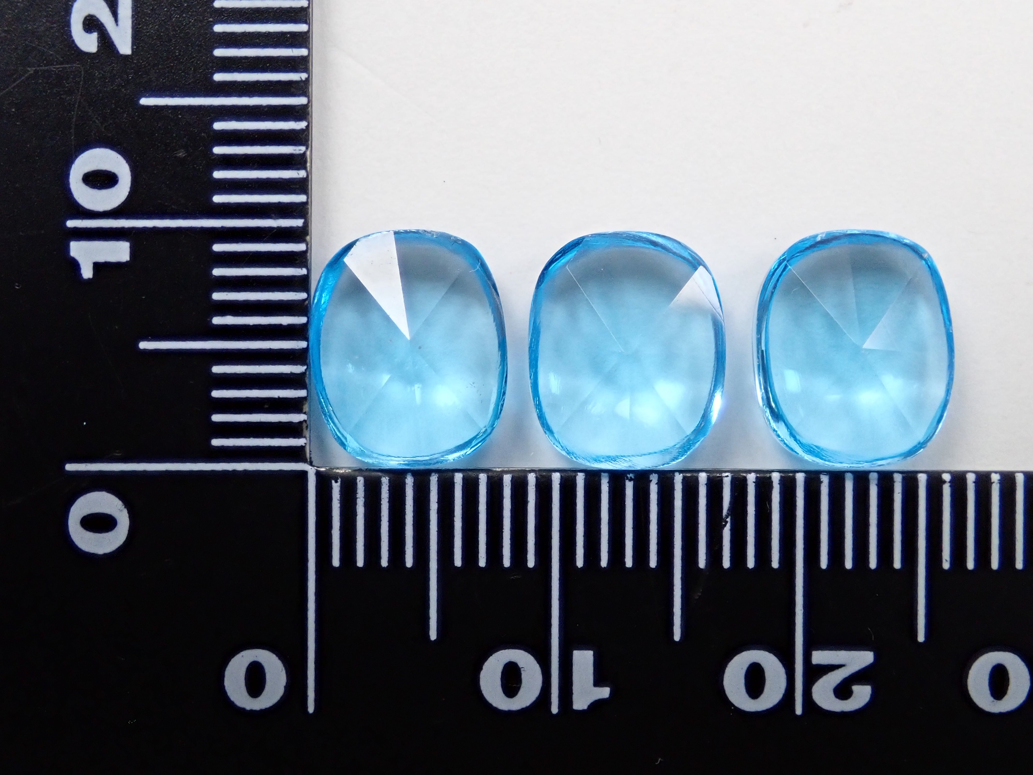 Swiss blue topaz 1 stone (9.5 x 8mm, special cut)《Multiple purchase discount available》