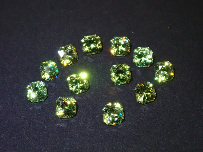 1 stone demantoid garnet loose (radiant cut) from Namibia《Discount available for multiple purchases》