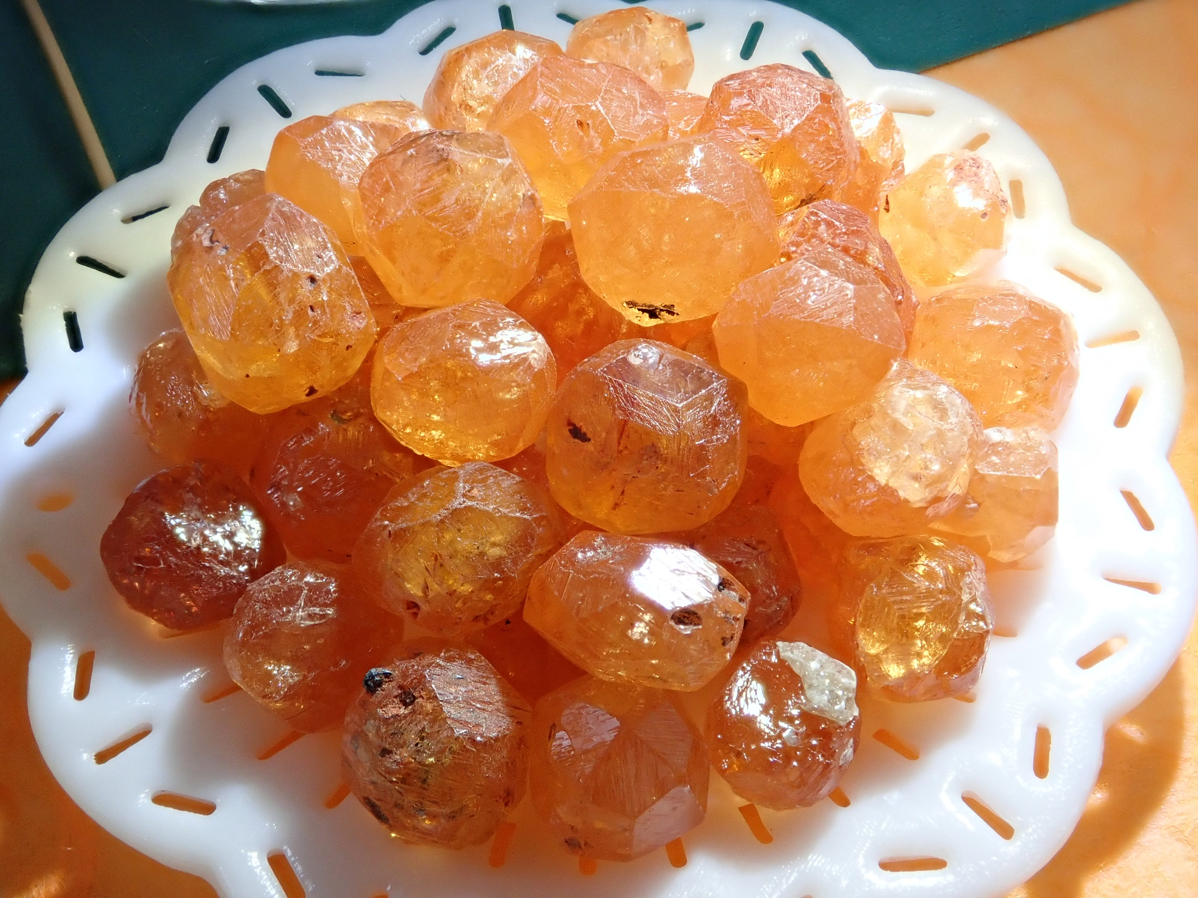 Set of 2 raw spessartine garnet stones from Tanzania and Nigeria (different shapes)《Discount available for multiple purchases》