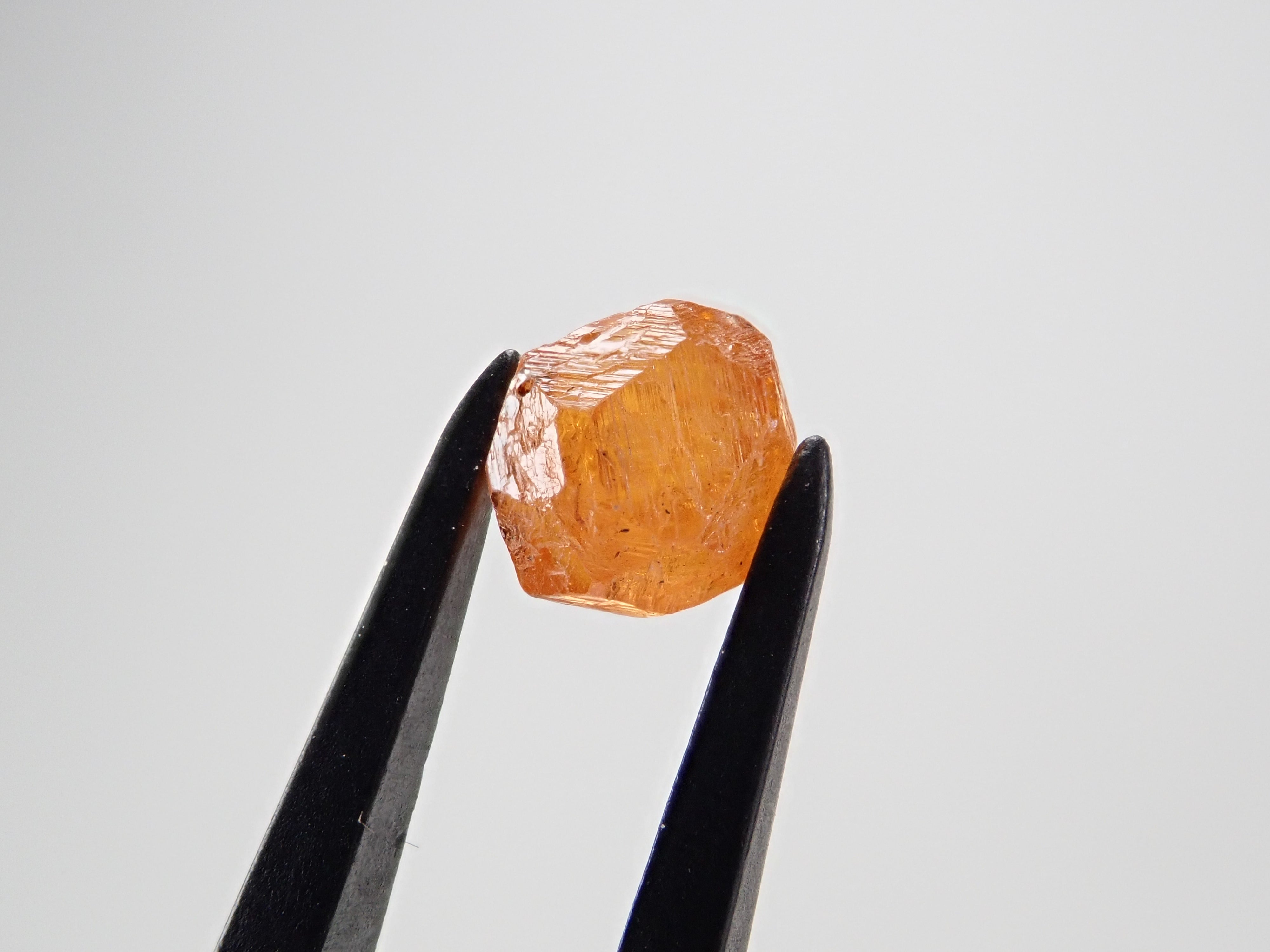 Set of 2 raw spessartine garnet stones from Tanzania and Nigeria (different shapes)《Discount available for multiple purchases》